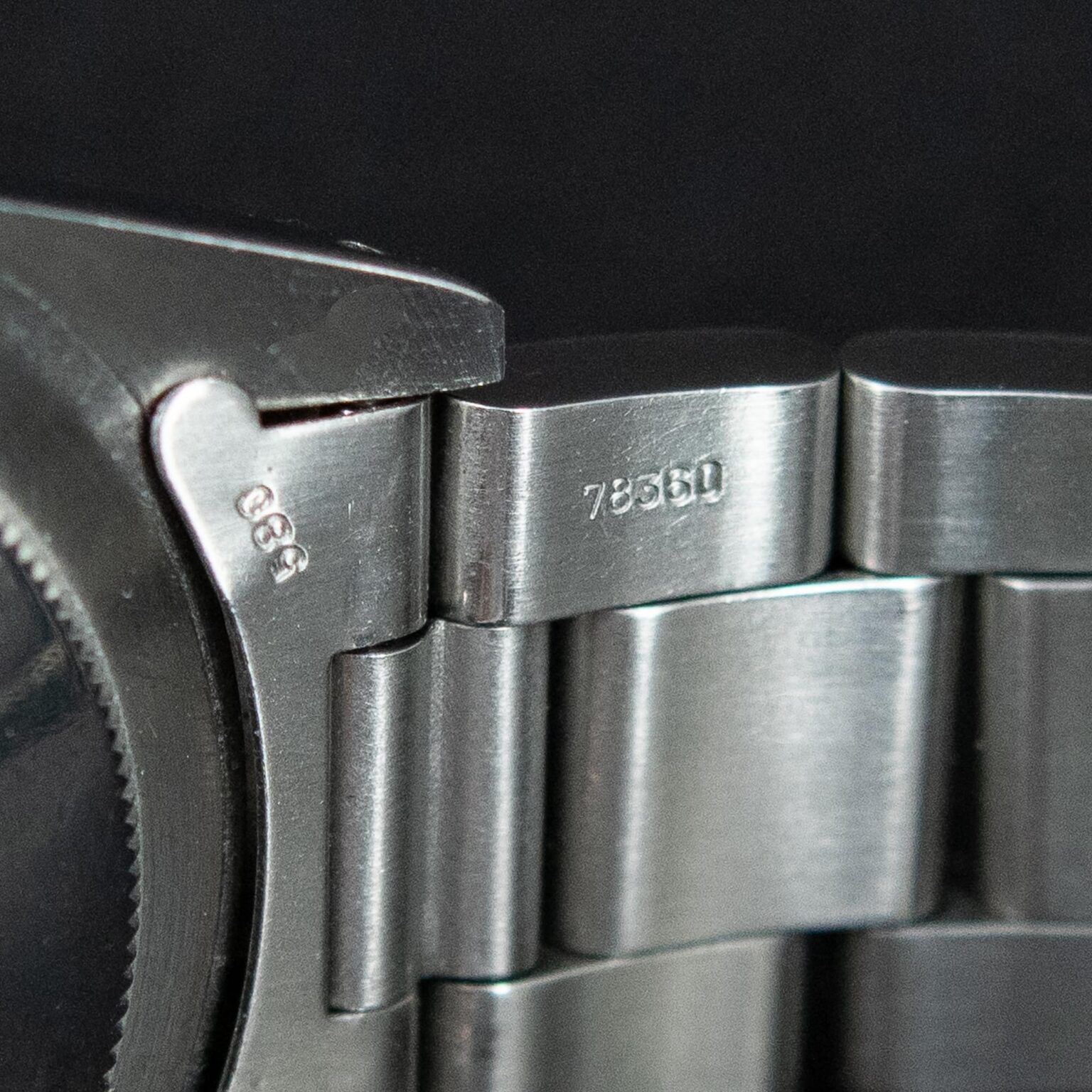 Rolex_GMT-Master_1675_1976-10.jpg