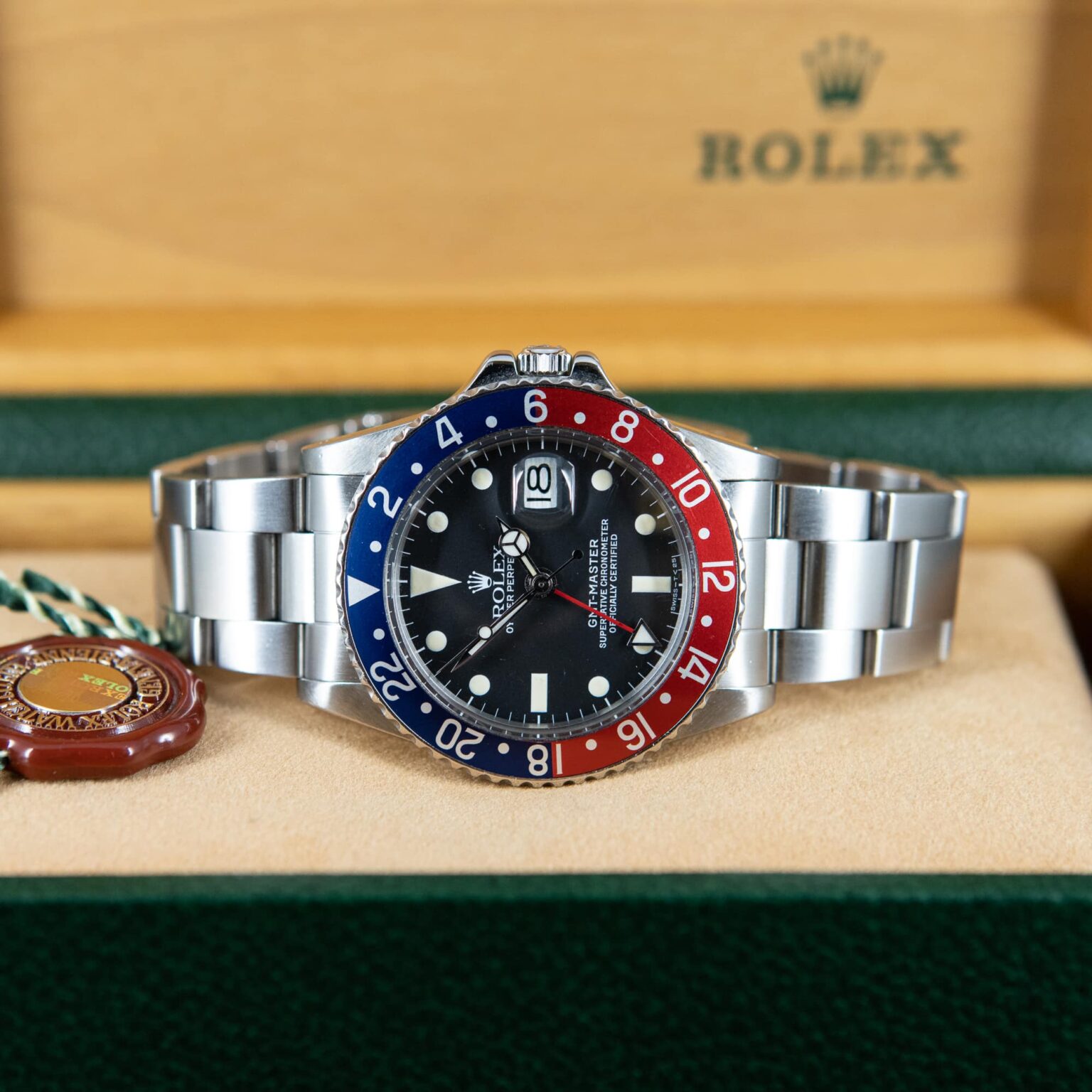Rolex_GMT-Master_1675_1976-2.jpg