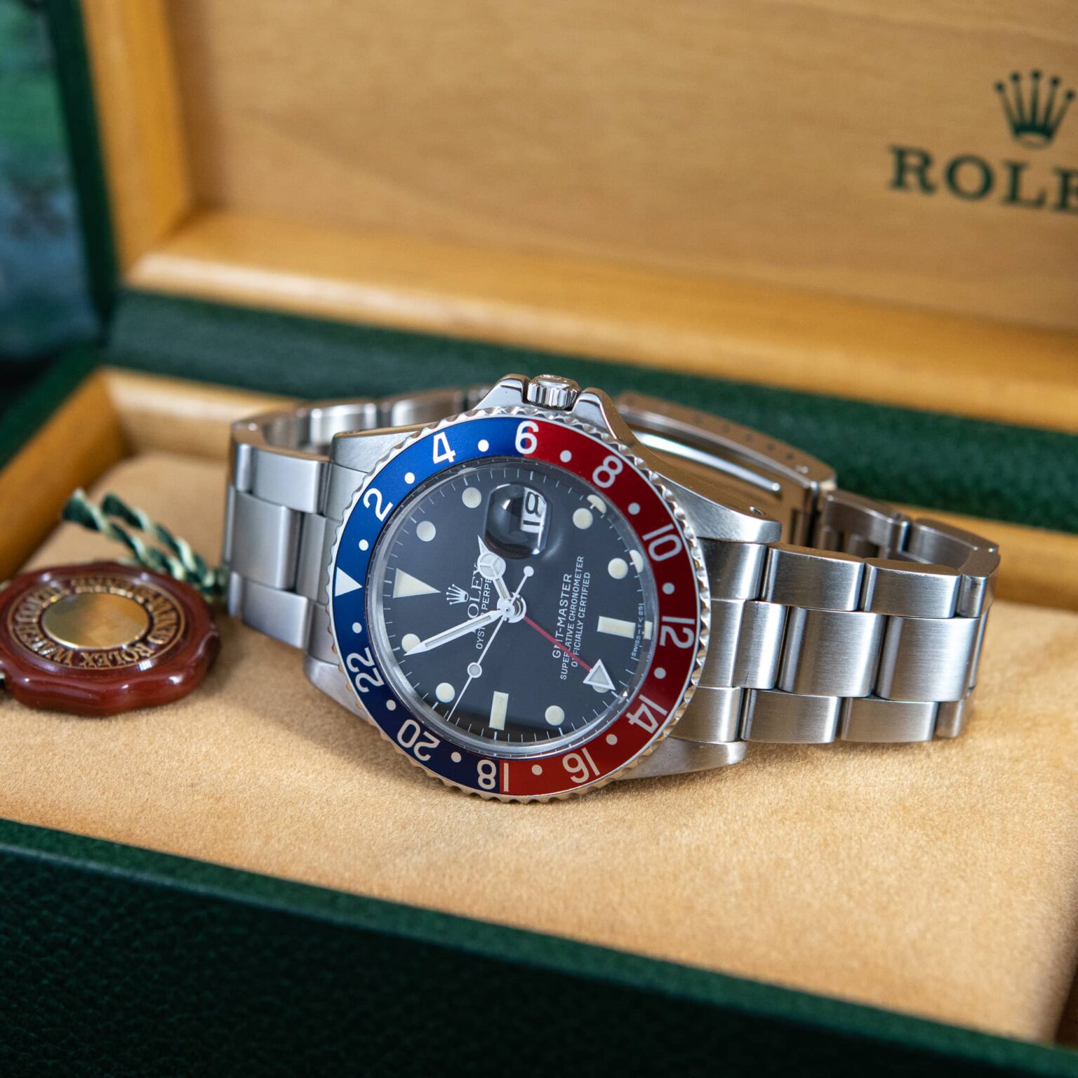 Rolex_GMT-Master_1675_1976-3.jpg