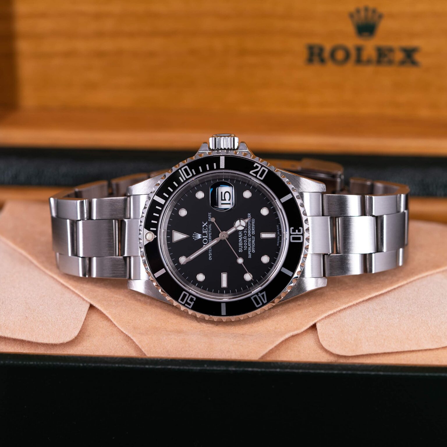 Rolex_Submariner_16610T_2004-2.jpg