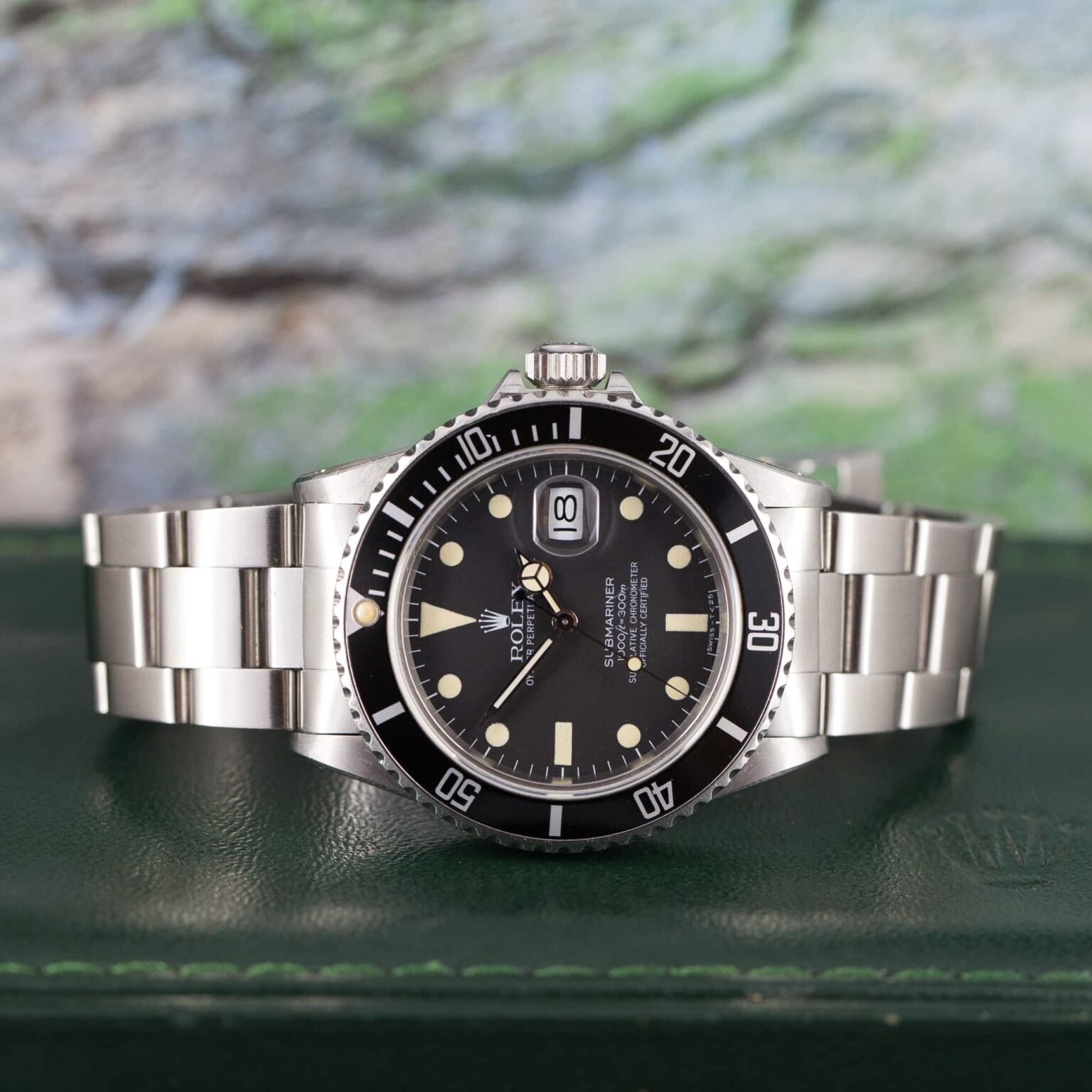 Rolex_Submariner_16800_1982-3.jpg