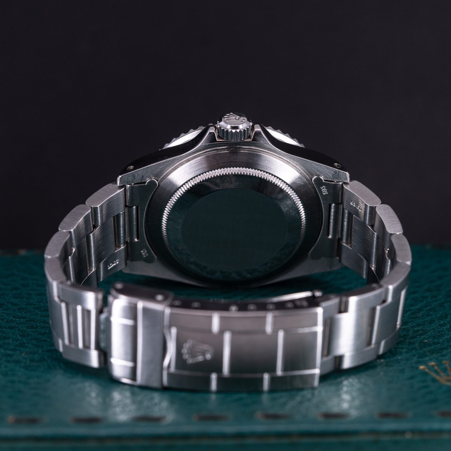 Rolex_Submariner_16800_1982-6-2.jpg