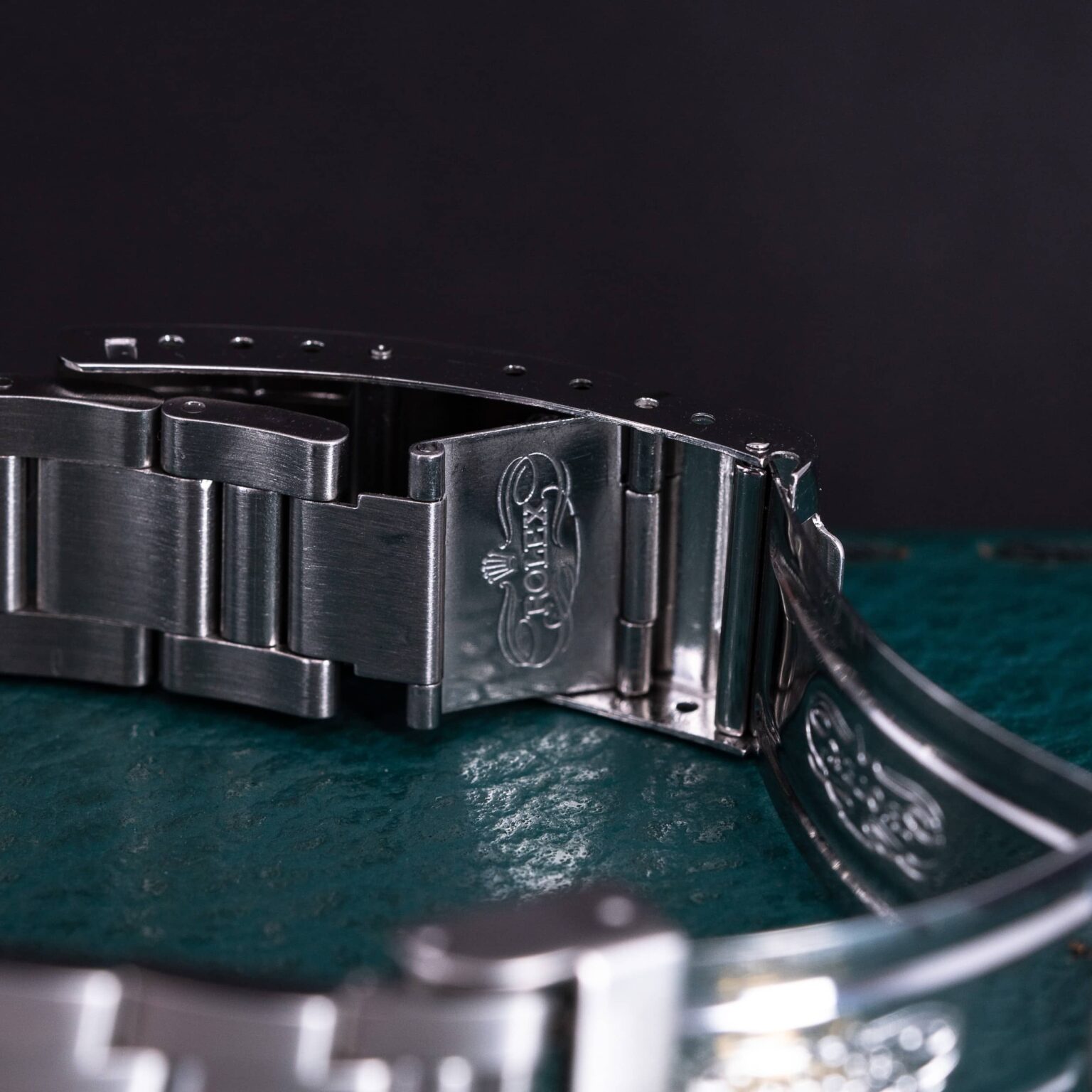 Rolex_Submariner_16800_1982-7-2.jpg