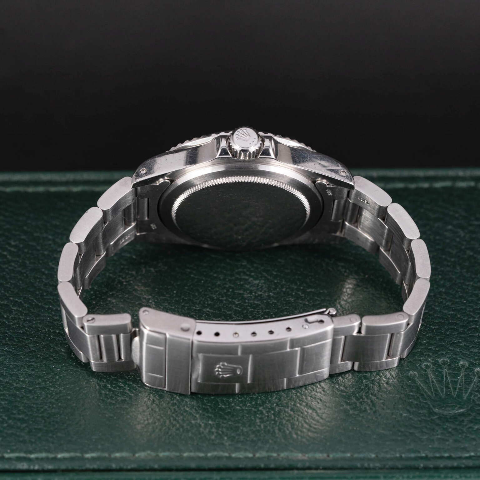 Rolex_Submariner_1680_1977-6-2.jpg