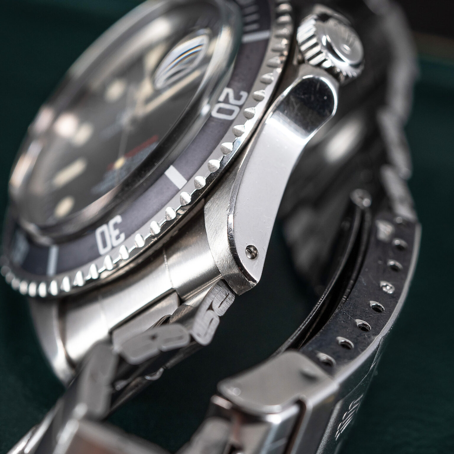 Rolex_Submariner_1680_Red_1973-4.jpg