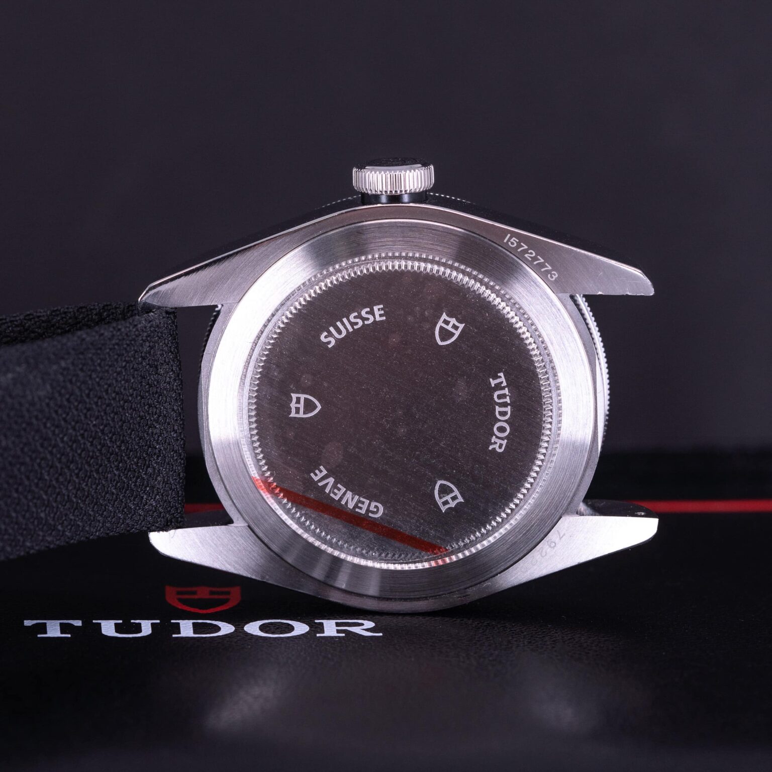 Tudor-Black-Bay-79220N-2015-6.jpg