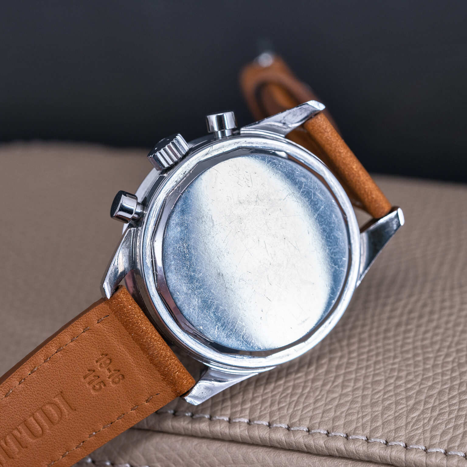 Universal_Geneve_Compax_Exotic_1971-6.jpg