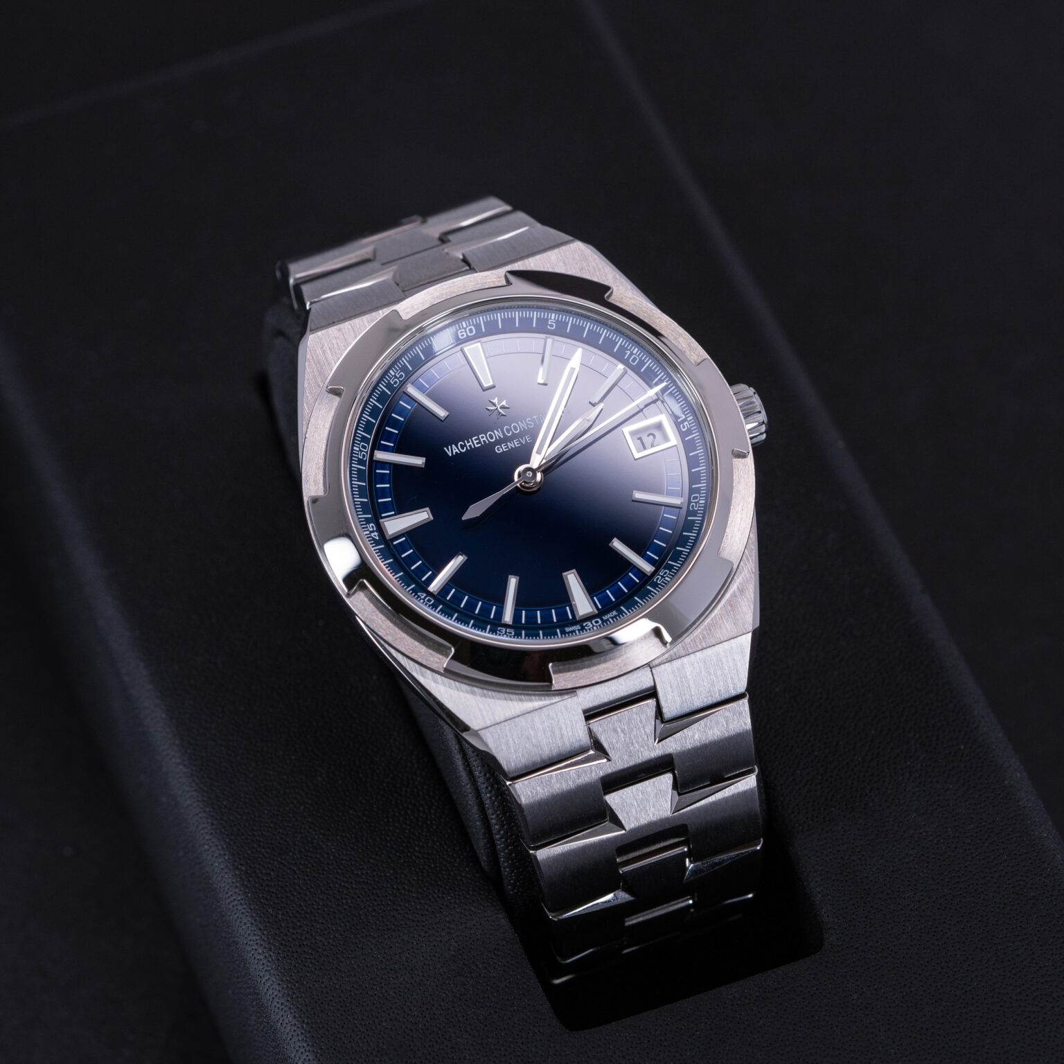 Vacheron-Constantin_4500V_Blue_2018-6.jpg