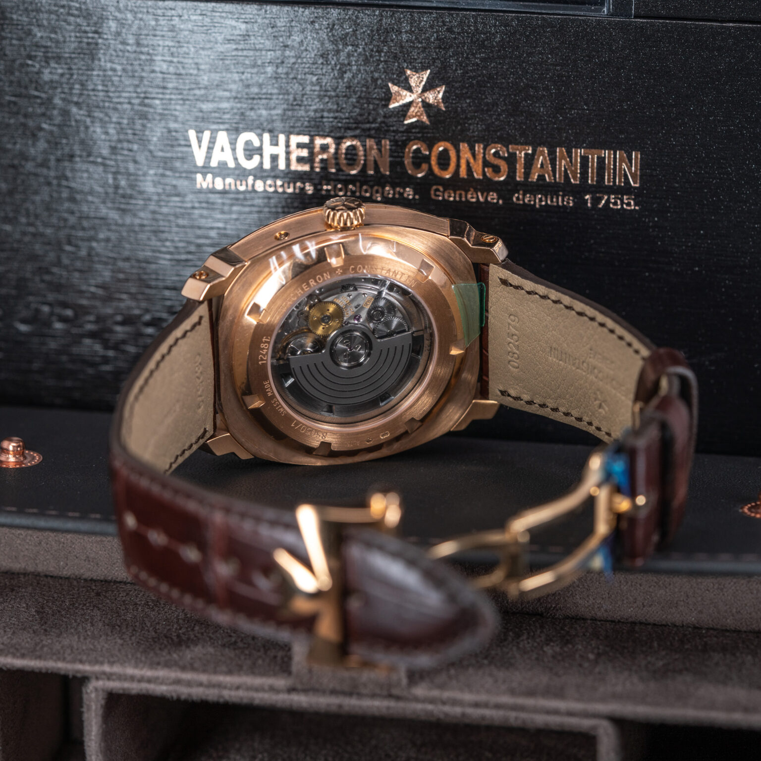 Vacheron_Constantin_Quai-De-lile_85050300-4.jpg