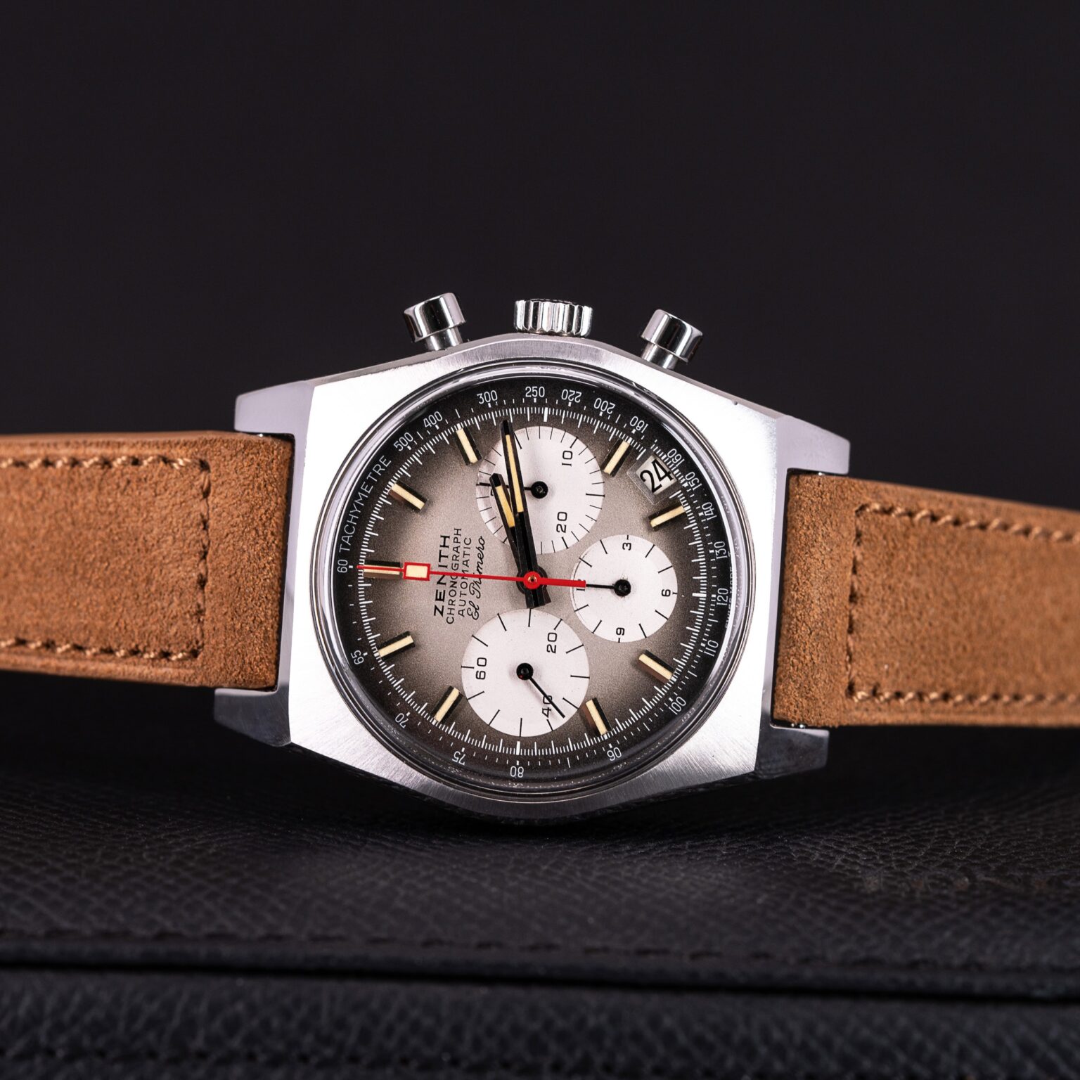 Zenith_El-Primero_A385_1969-Fume.jpg