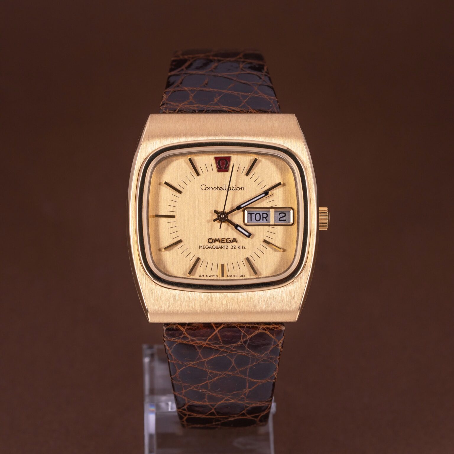 18k-Omega-Constellation-Megaquartz-1975-4-2