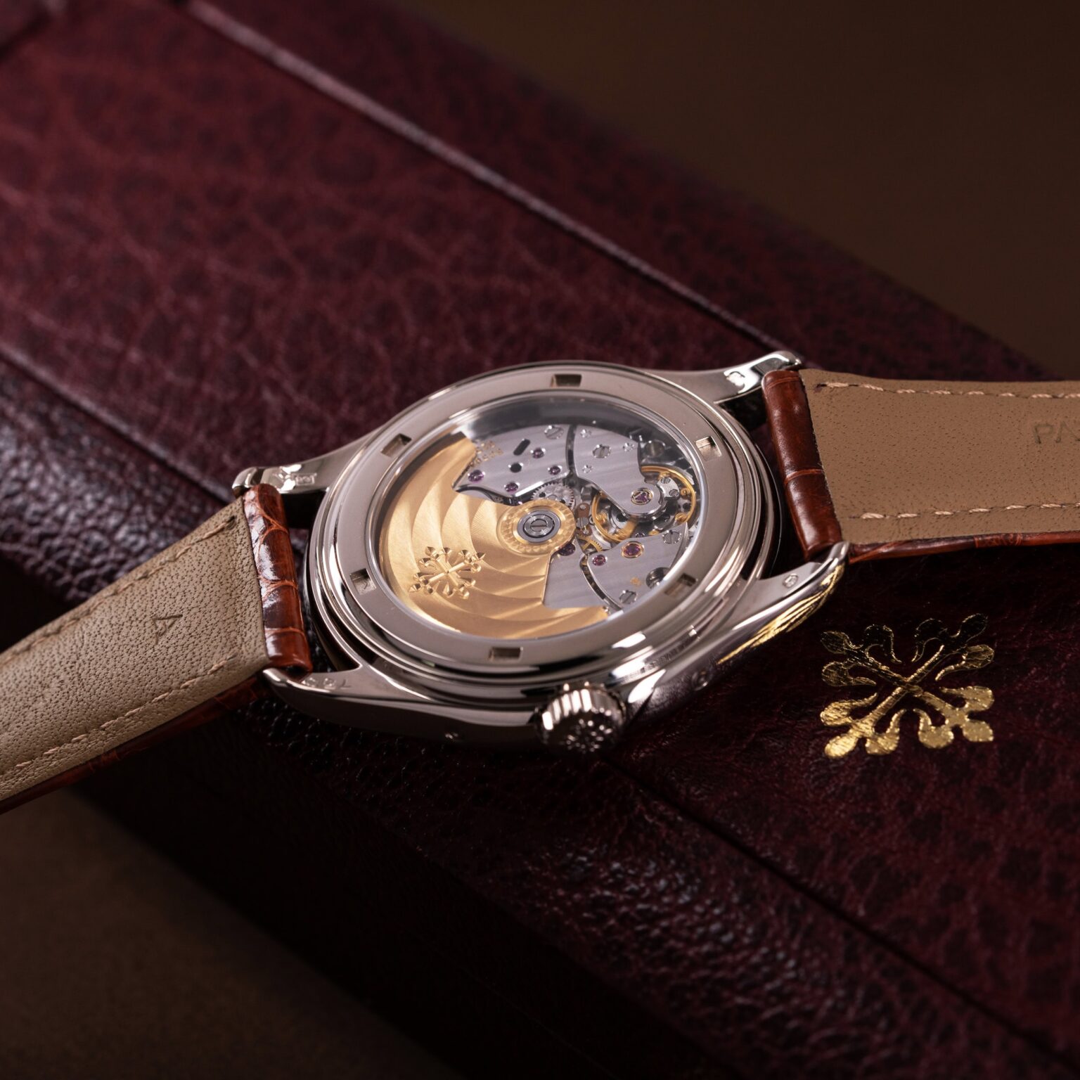 18k-Patek-Philippe-Annual-Calender-5035G-4