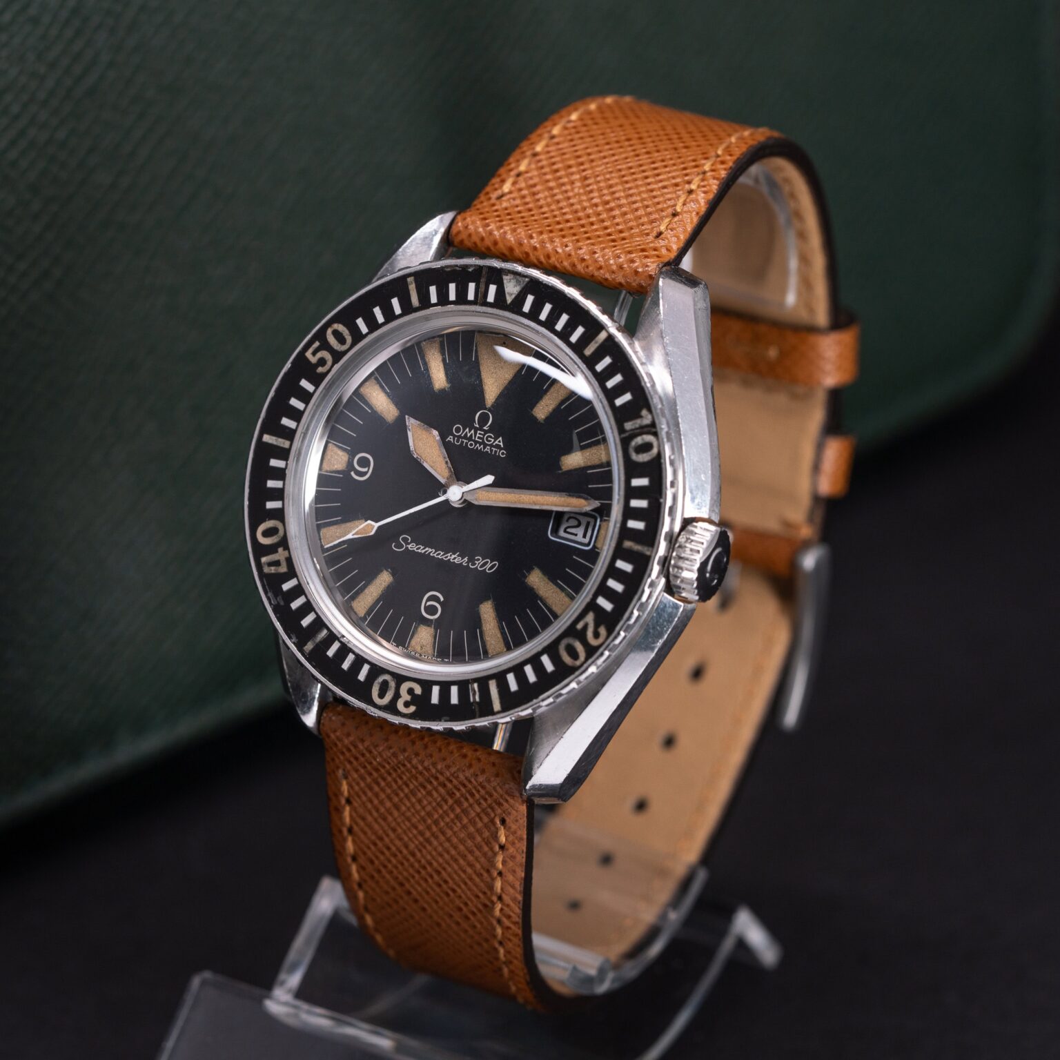 Omega-Seamaster-300-Big-Triangle-1967-4