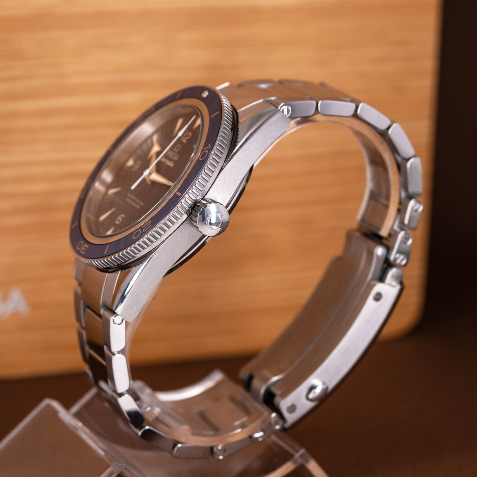 Omega-Seamaster-Co-Ax-300-Titanium-Master-Chronometer-02