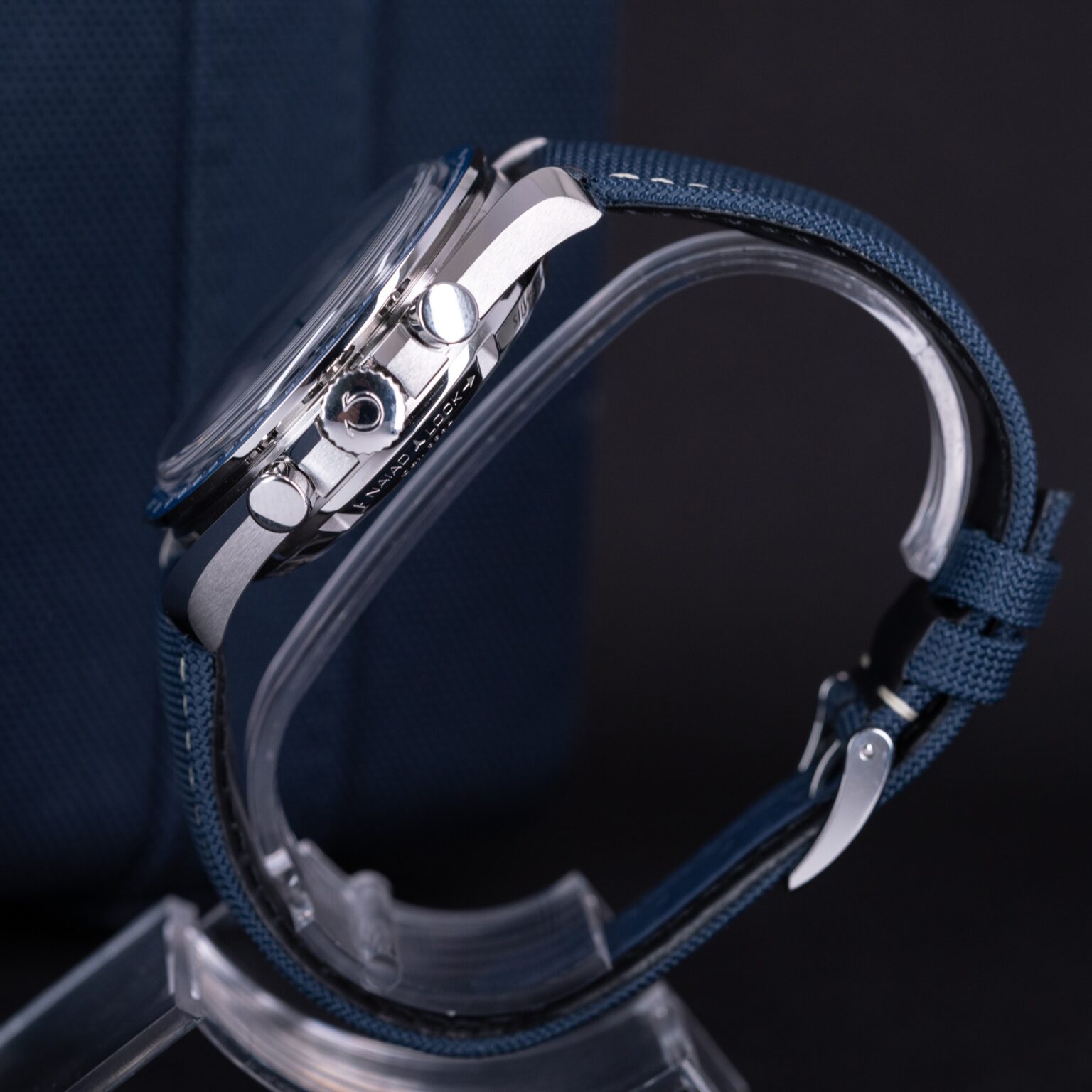 Omega-Speedmaster-50th-Silver-Snoopy-2023-14