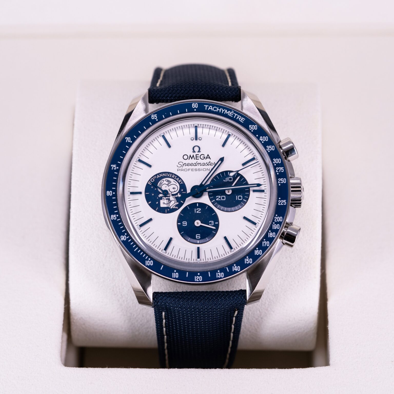 Omega-Speedmaster-50th-Silver-Snoopy-2023-2