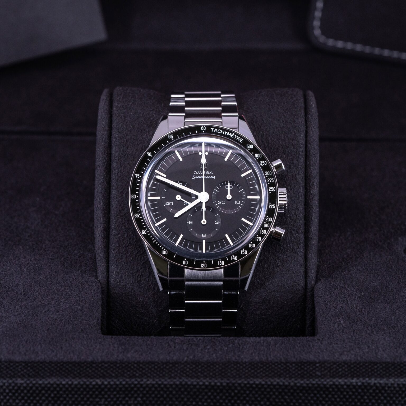 Omega-Speedmaster-Ed-White-2022