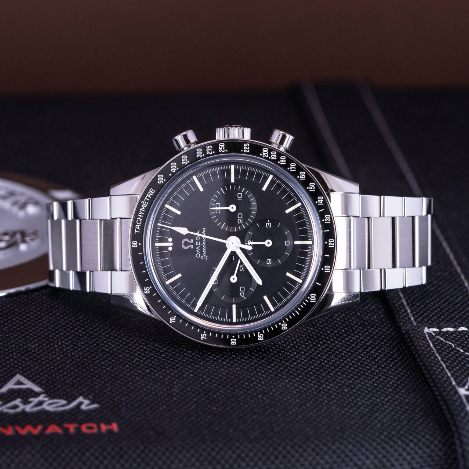 Omega-Speedmaster-Ed-White-2022-4-1