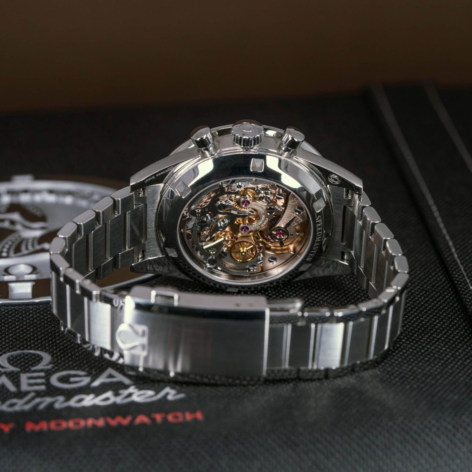 Omega-Speedmaster-Ed-White-2022-5