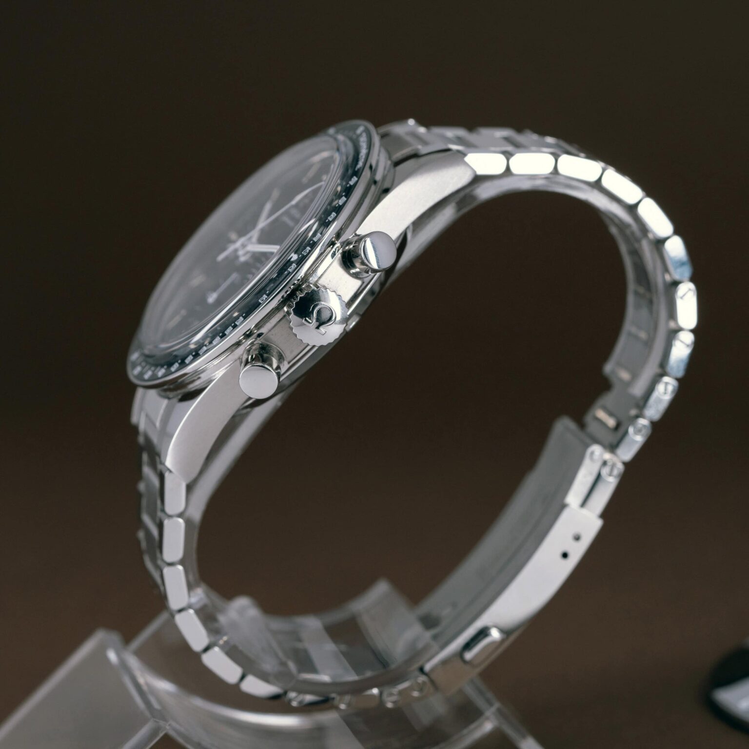 Omega-Speedmaster-Ed-White-2022-9