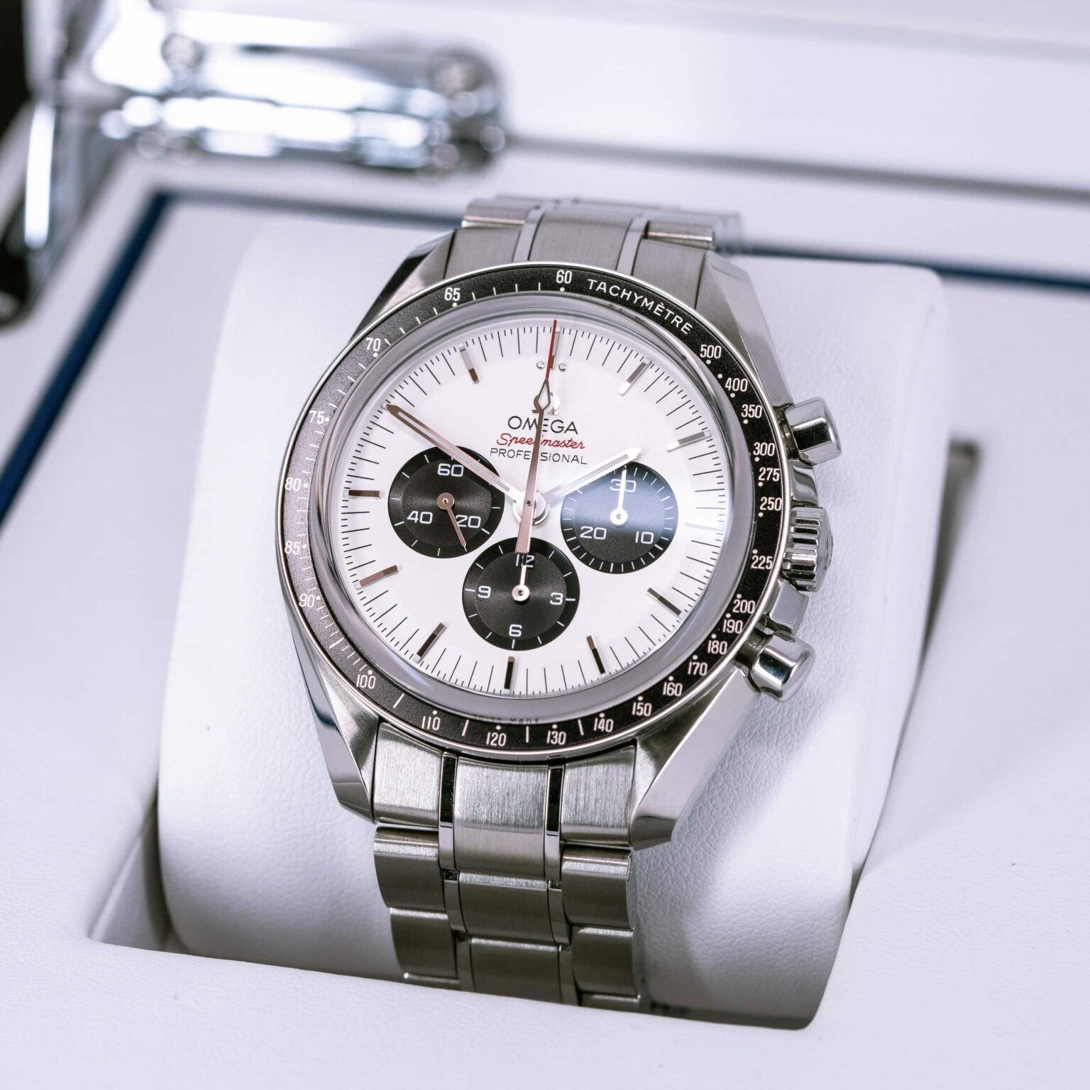 Omega-Speedmaster-Pro-Tokyo-Olympics-LE_2018-2-1