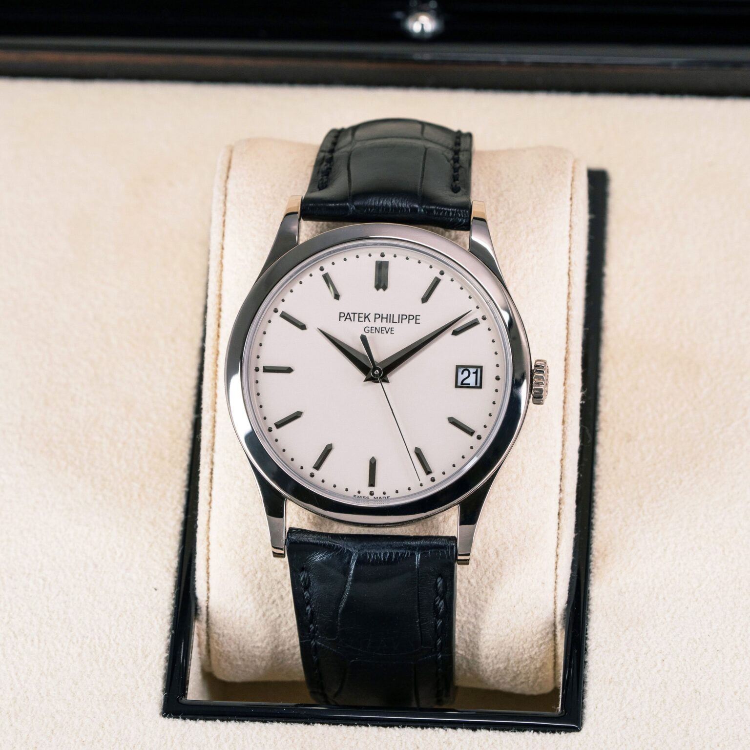 Patek-Philippe-Calatrava-5296G-2012-3