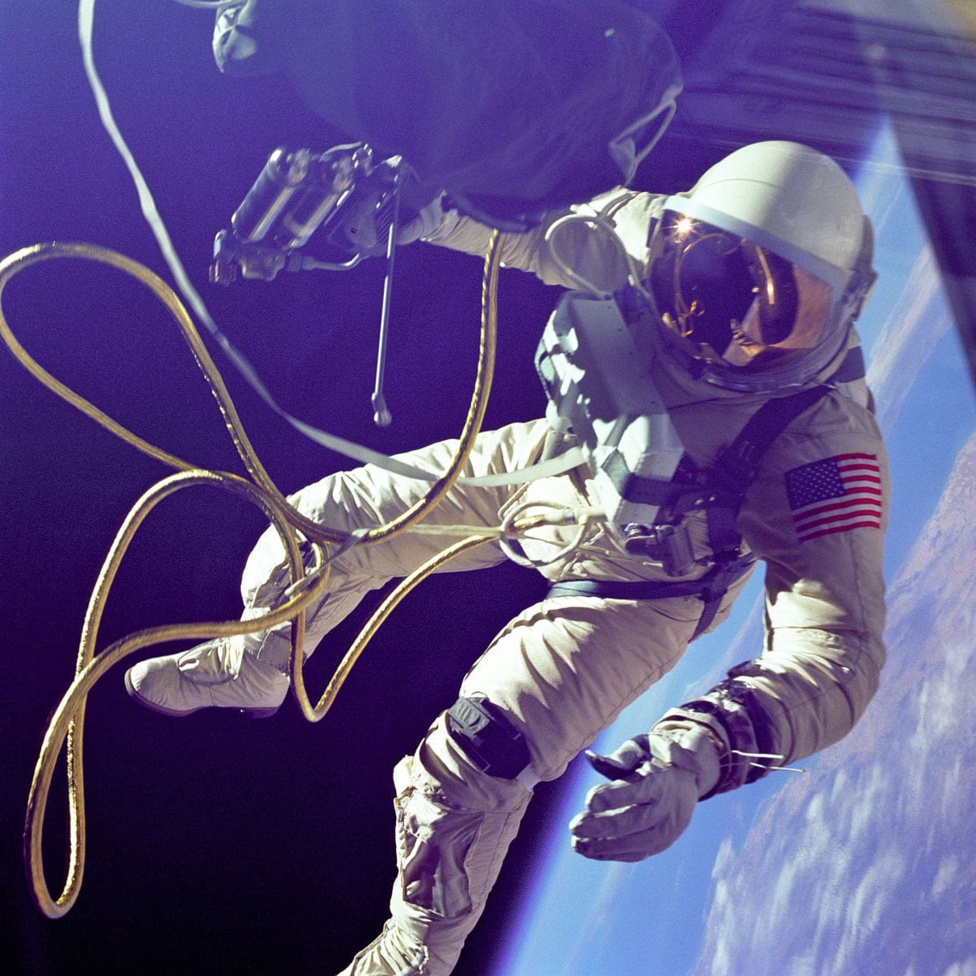 1200px-Ed_White_First_American_Spacewalker_-_GPN-2000-001180.jpg