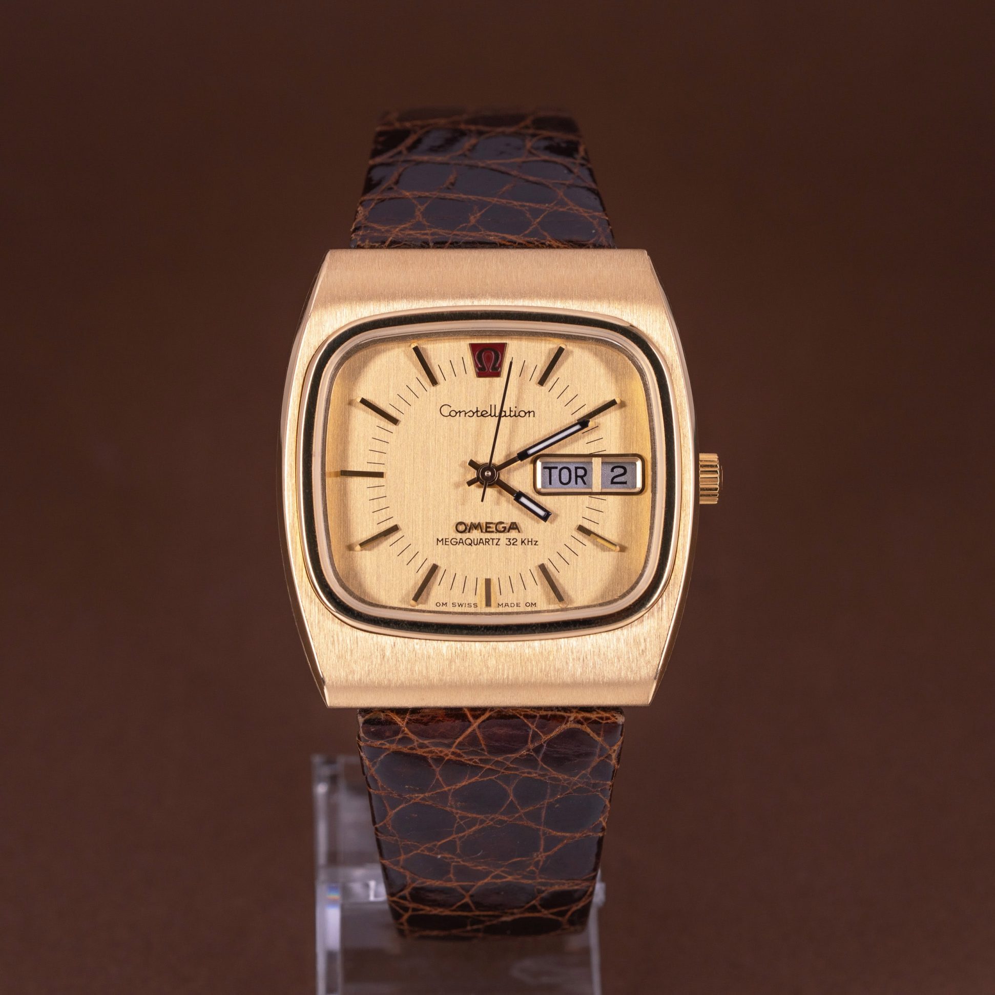 18k-Omega-Constellation-Megaquartz-1975-4-2
