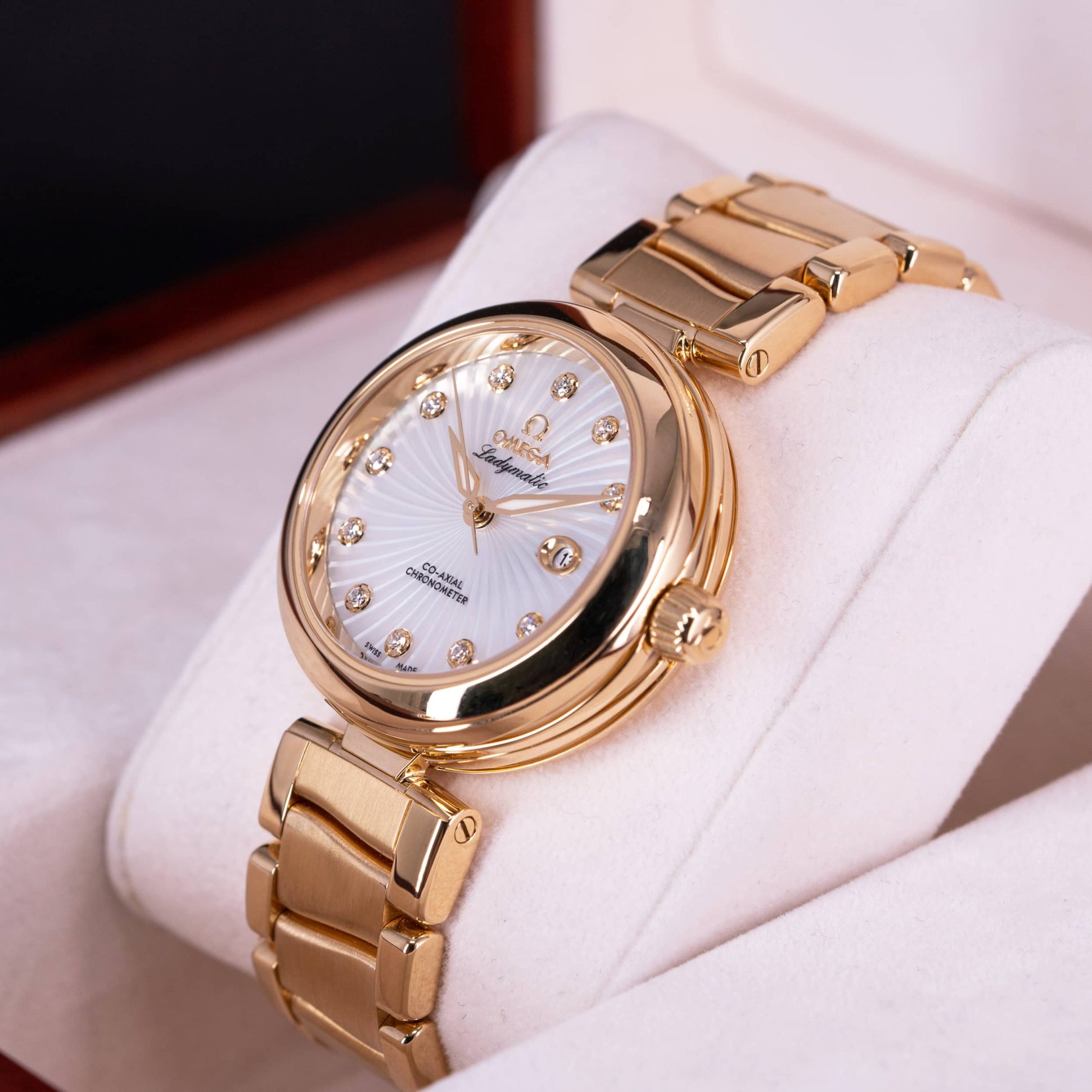 18k-Omega-Ladymatic-Co-Axial-4.jpg