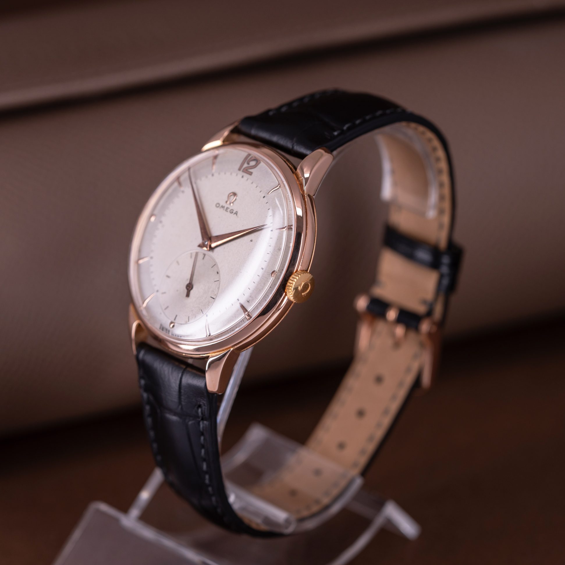 18k Omega Trésor Jumbo, ref. OT2687 from 1954.