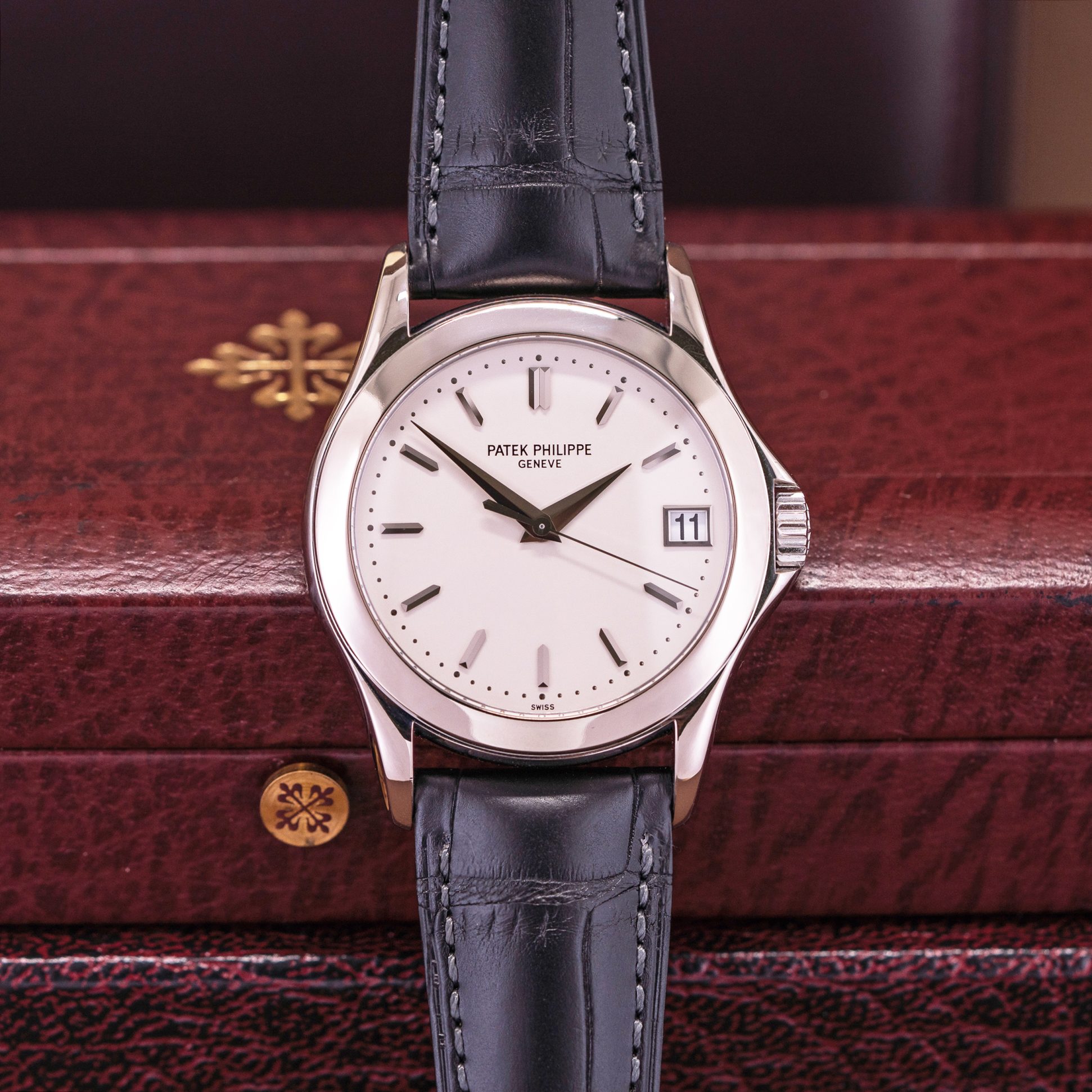 A classic 18k Patek Philippe Calatrava wristwatch ref. 5107G from 2006.
