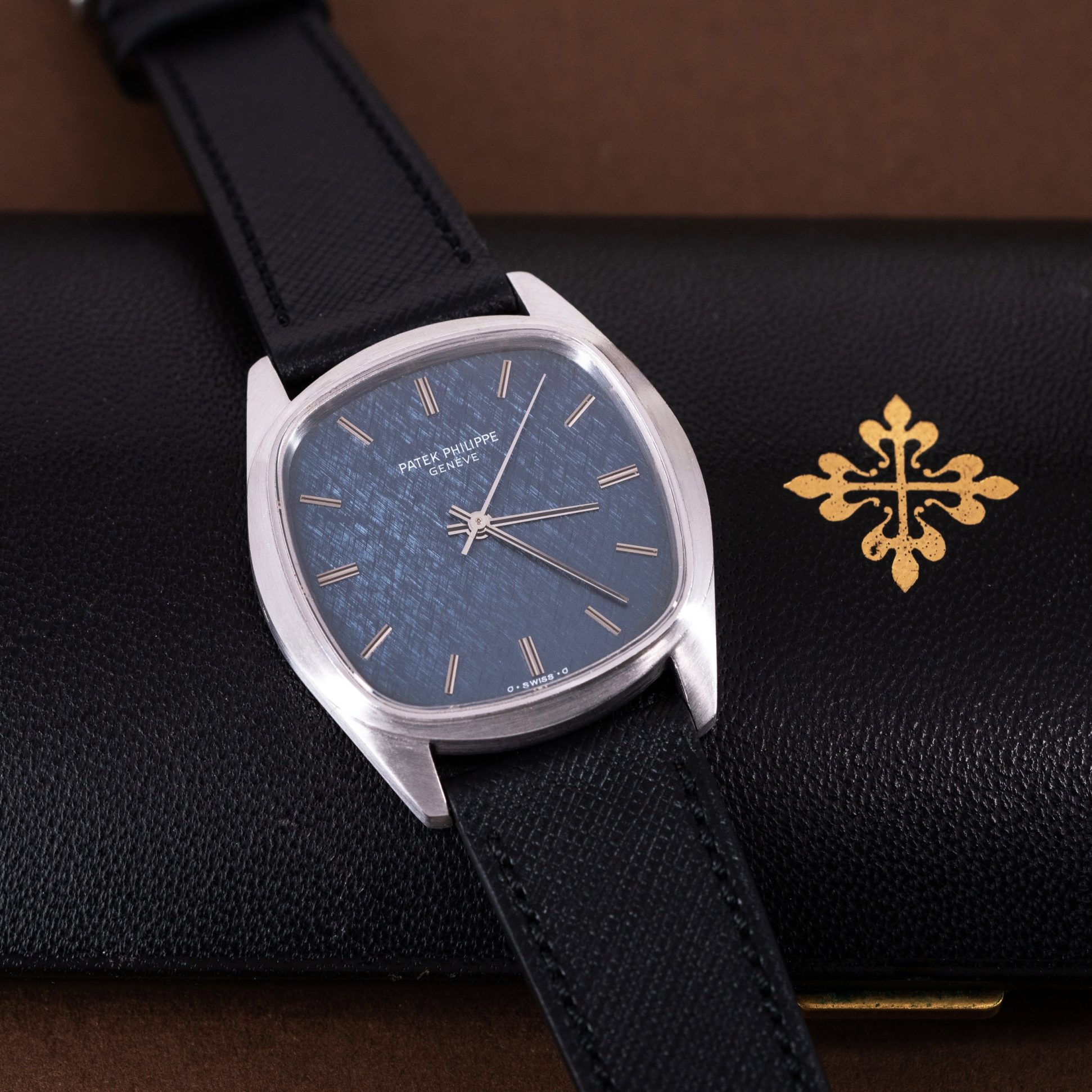 18k-Patek-Philippe-Golden-Ellips-3585-2