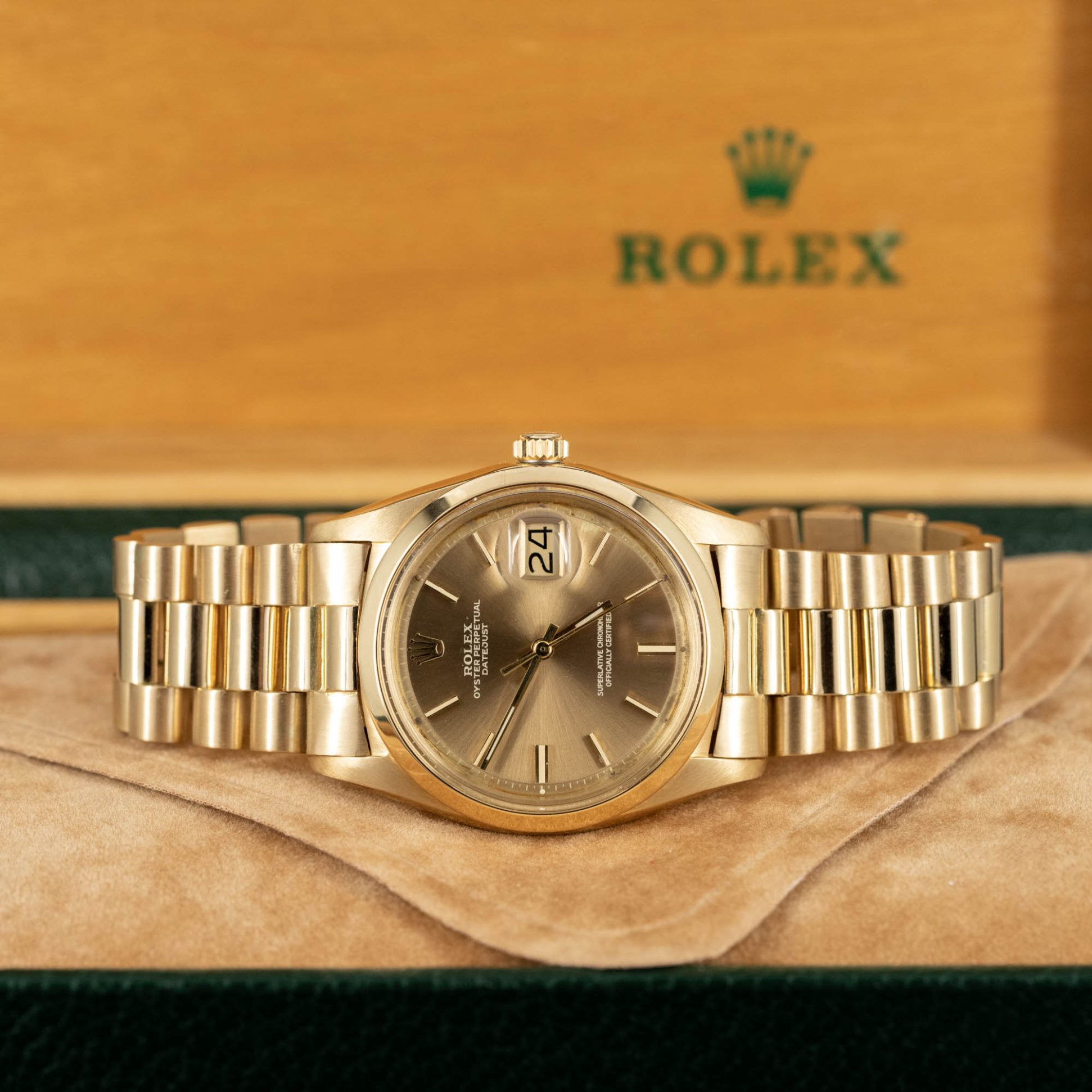 18k-Rolex_Datejust_1600_1972-2.jpg