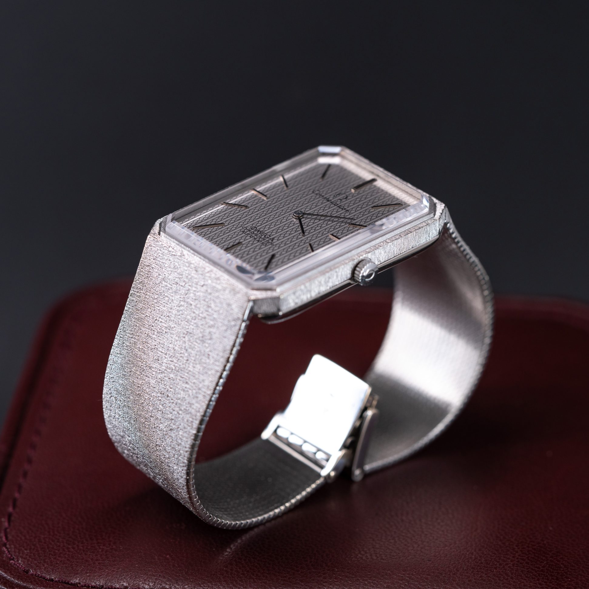 18k_Omega_Constellation_Emeraude-Grima_1973-10.jpg