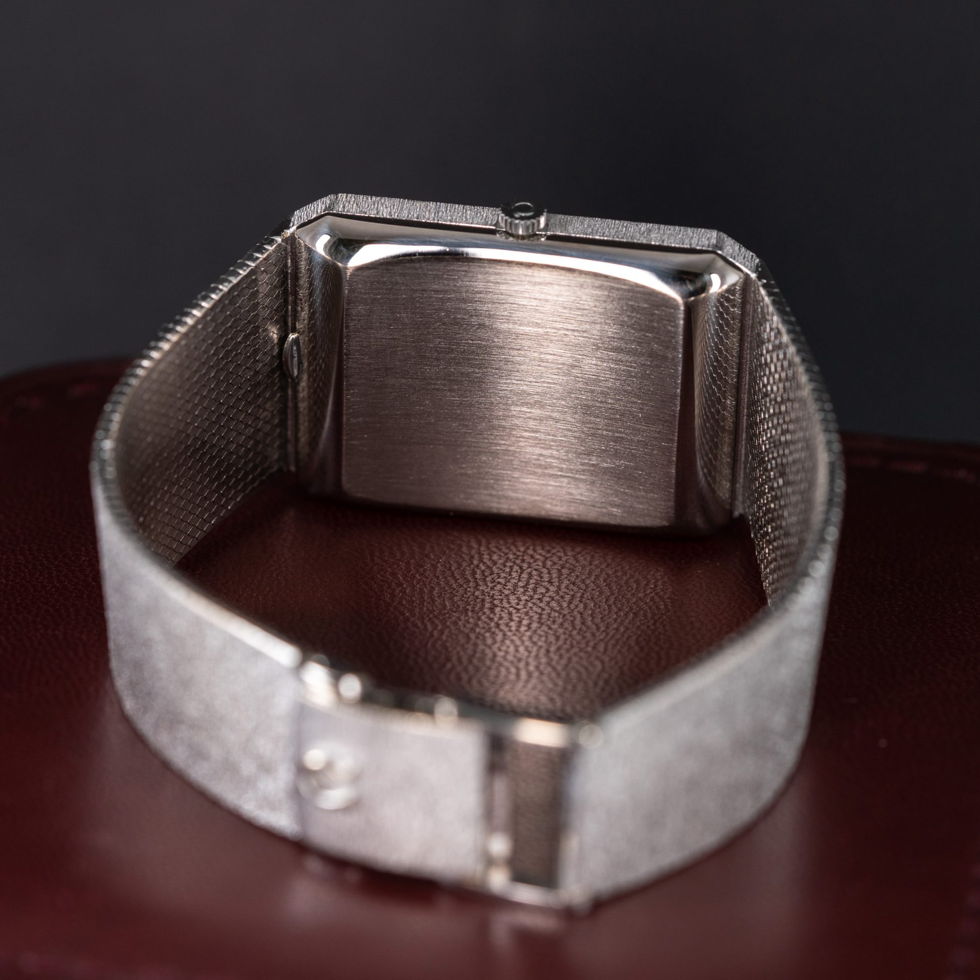 18k_Omega_Constellation_Emeraude-Grima_1973-8.jpg