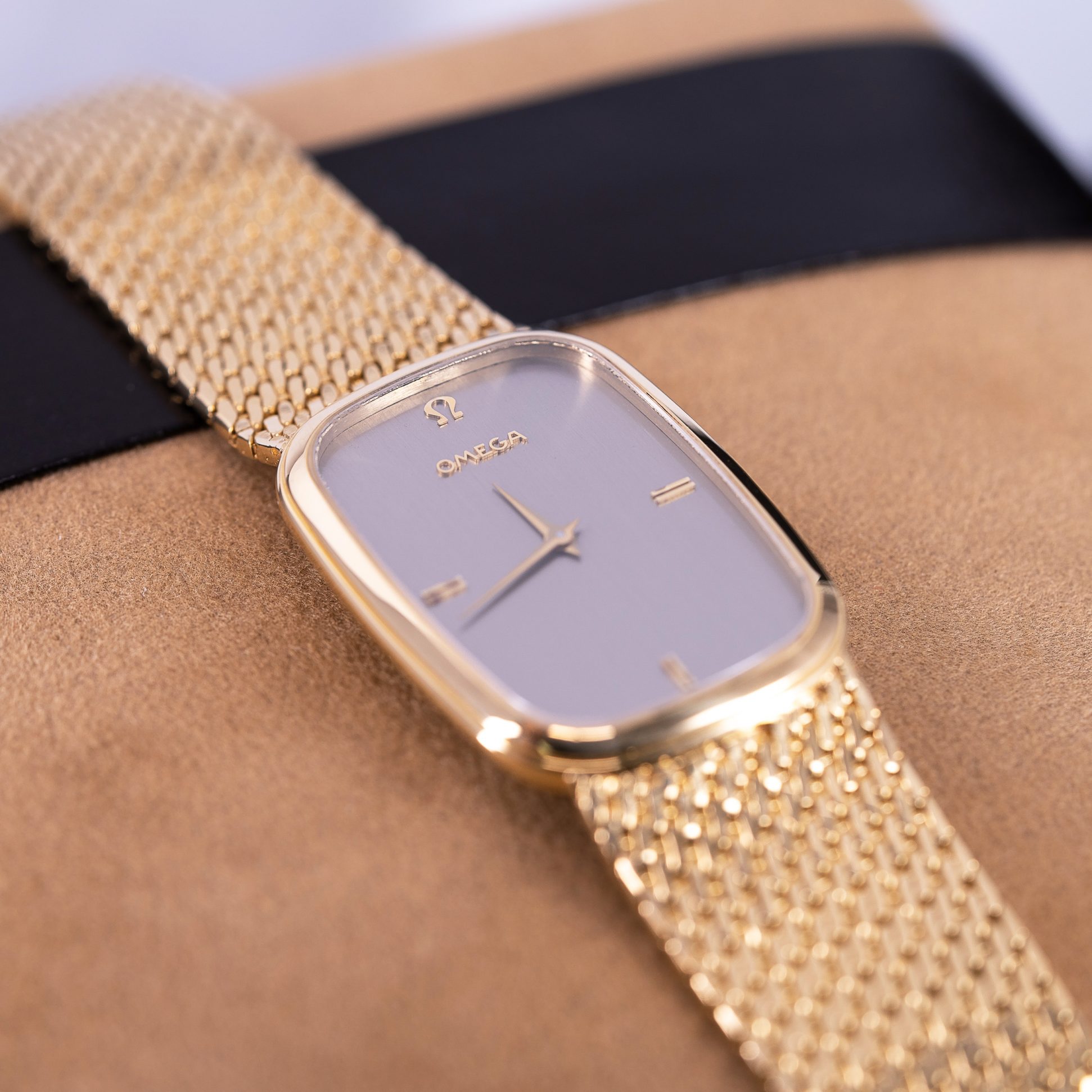 18k_Omega_De-Ville_1980-7.jpg
