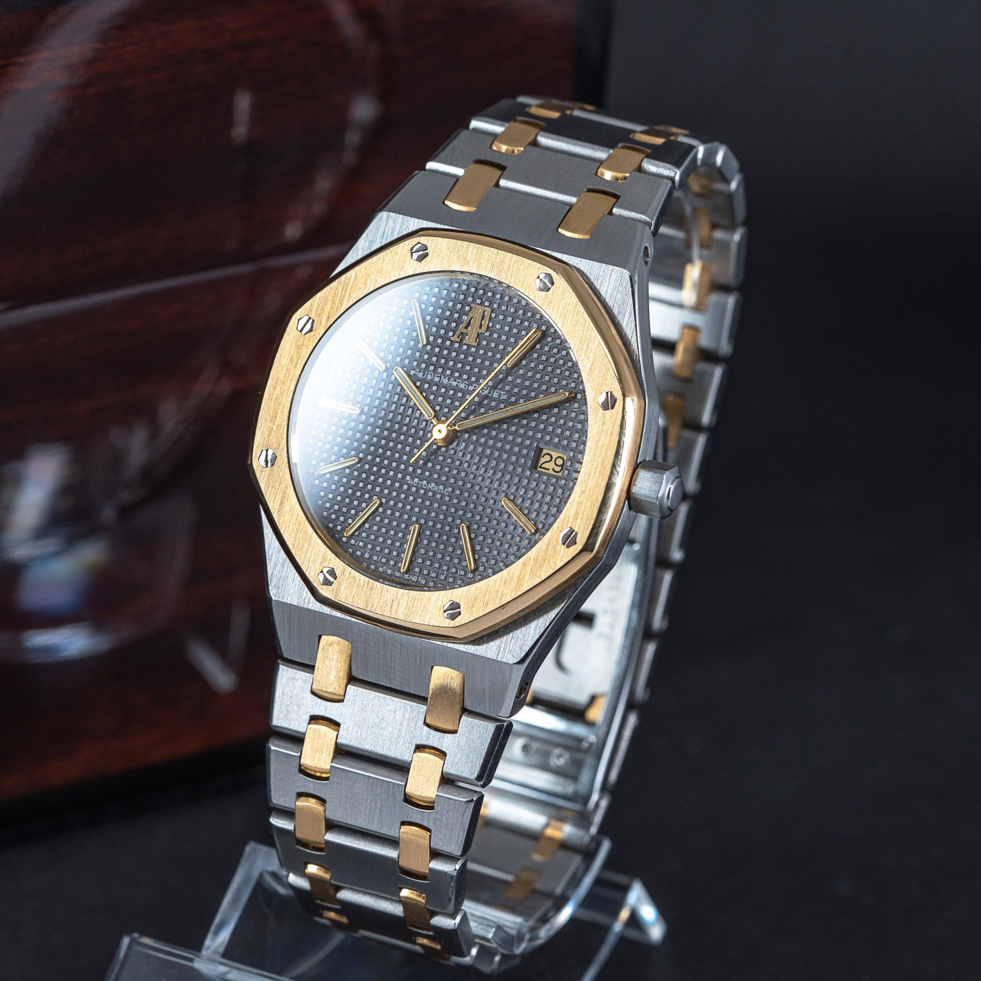 Audemars-Piguet_Royal-Oak_14700SA-10.jpg