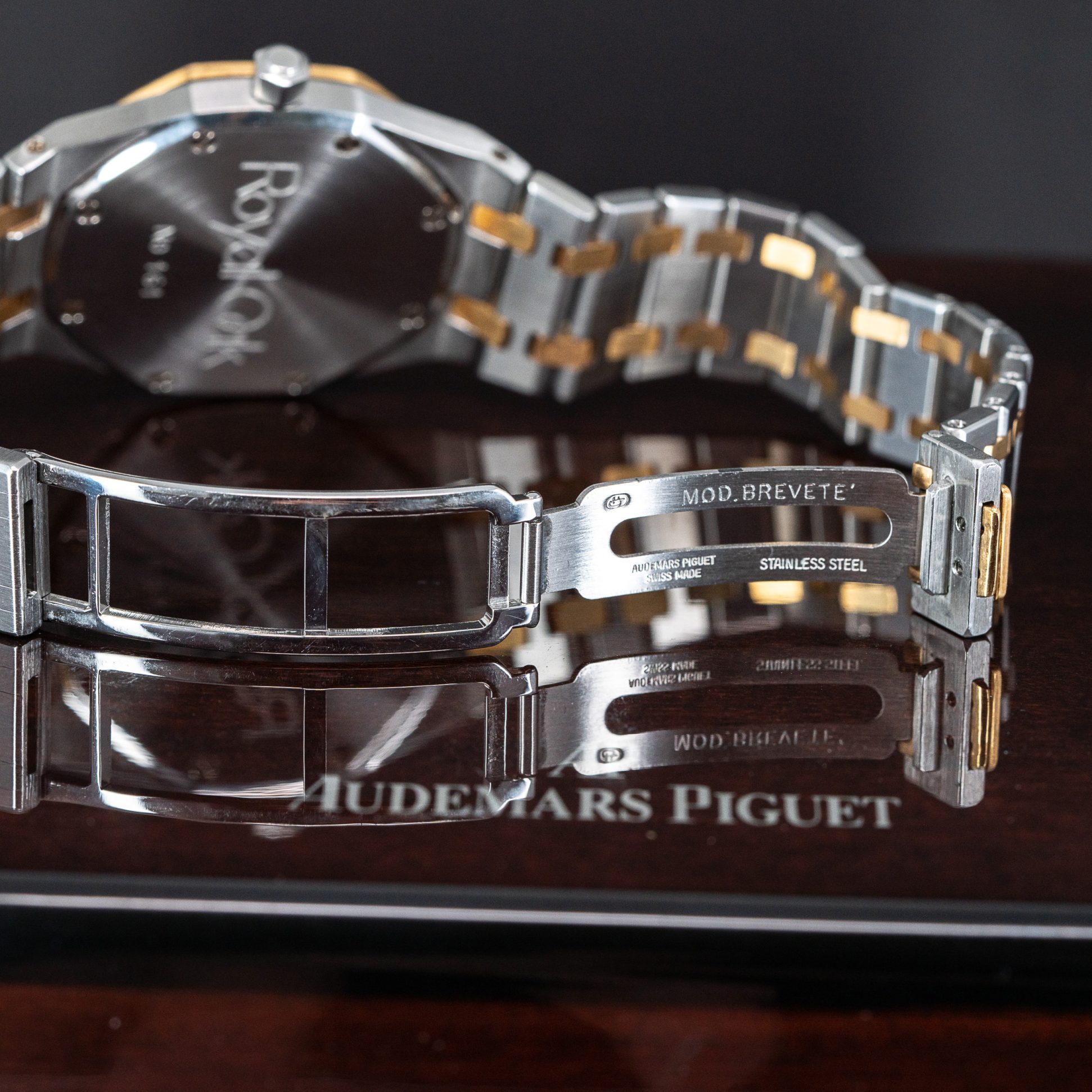 Audemars-Piguet_Royal-Oak_14700SA-8.jpg