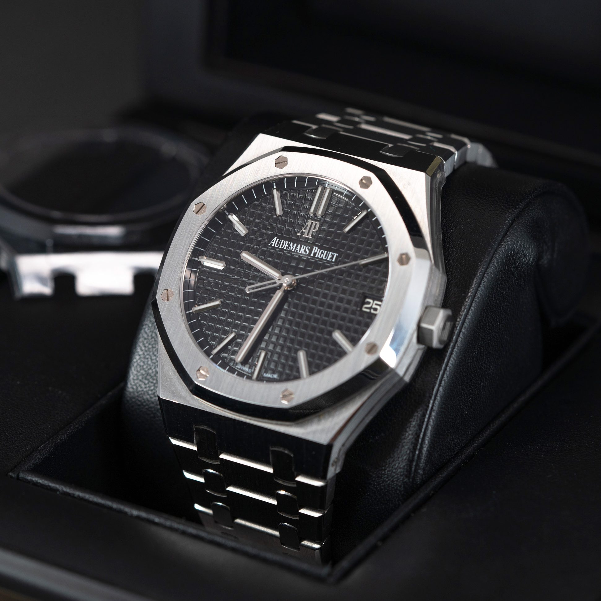Audemars-Piguet_Royal-Oak_15500ST_2019-3.jpg