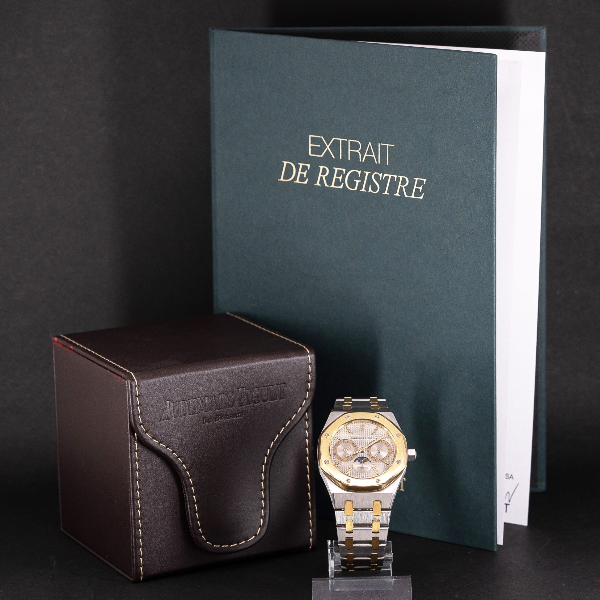 Audemars-Piguet_Royal-Oak_25572SA_1988.jpg
