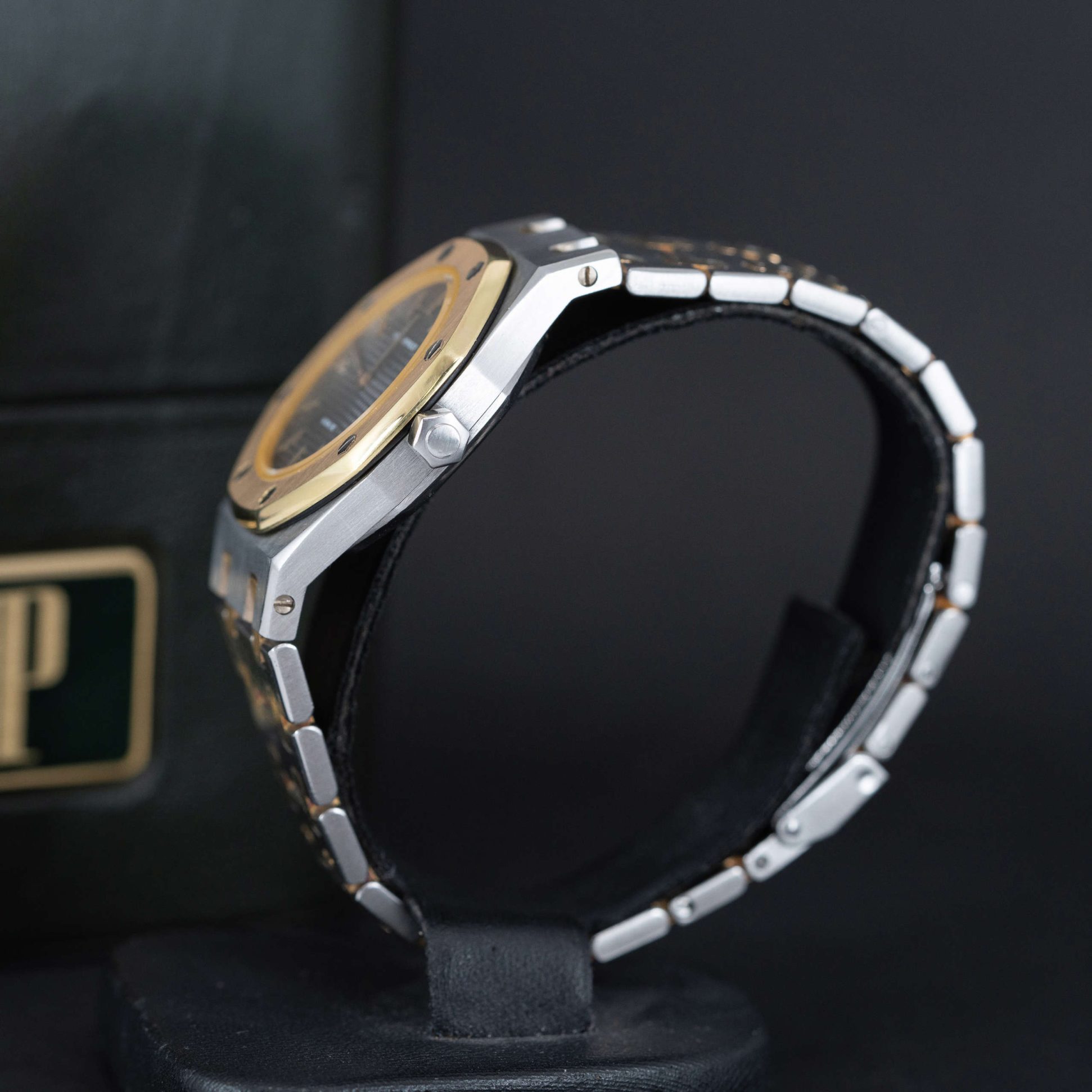 Audemars-Piguet_Royal-Oak_Lady_1977-9-scaled-1.jpg