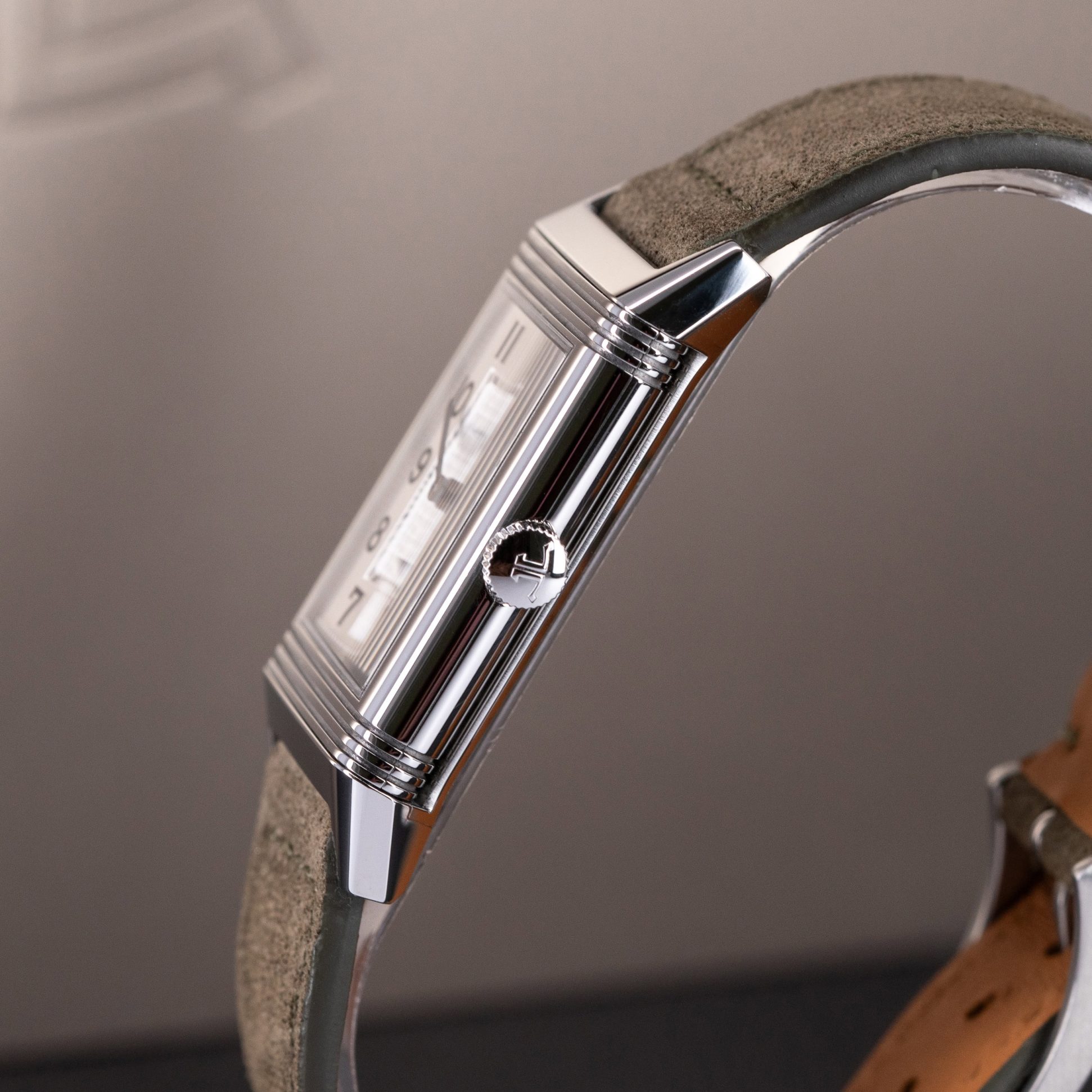 Jaeger-LeCoultre-Reverso-Mid-Small-2019-8