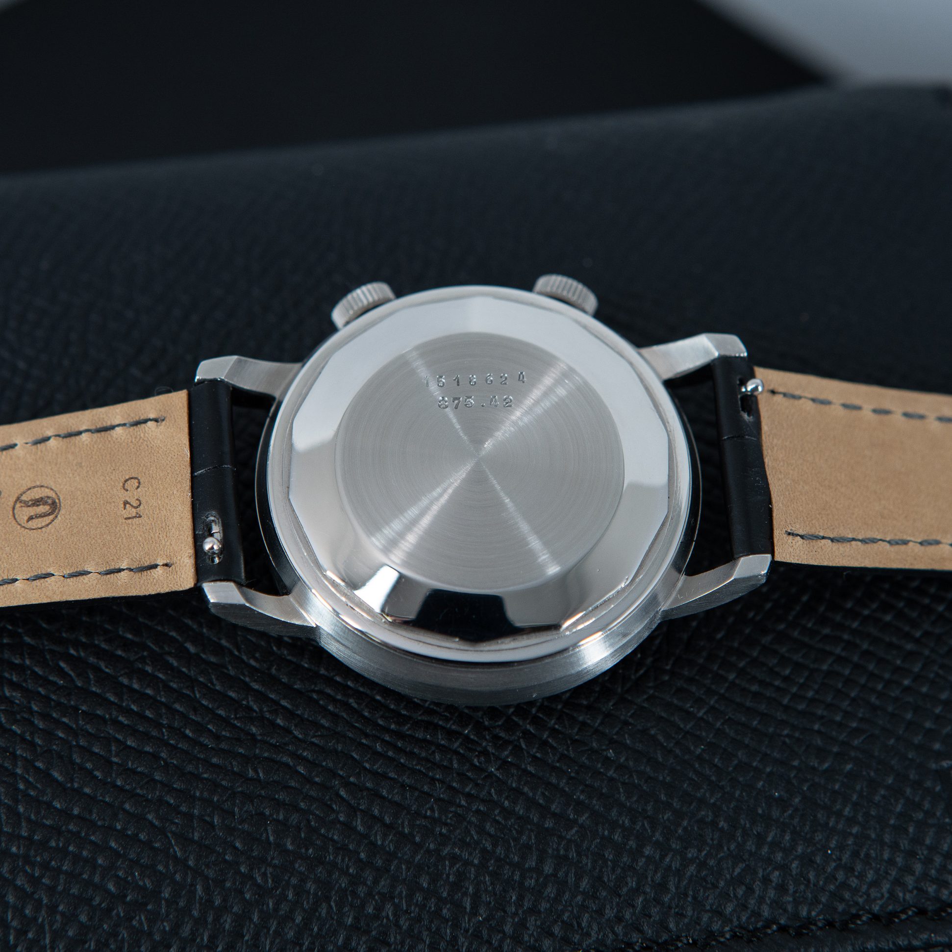 Jaeger-LeCoultre_Memovox_875_1972-6.jpg
