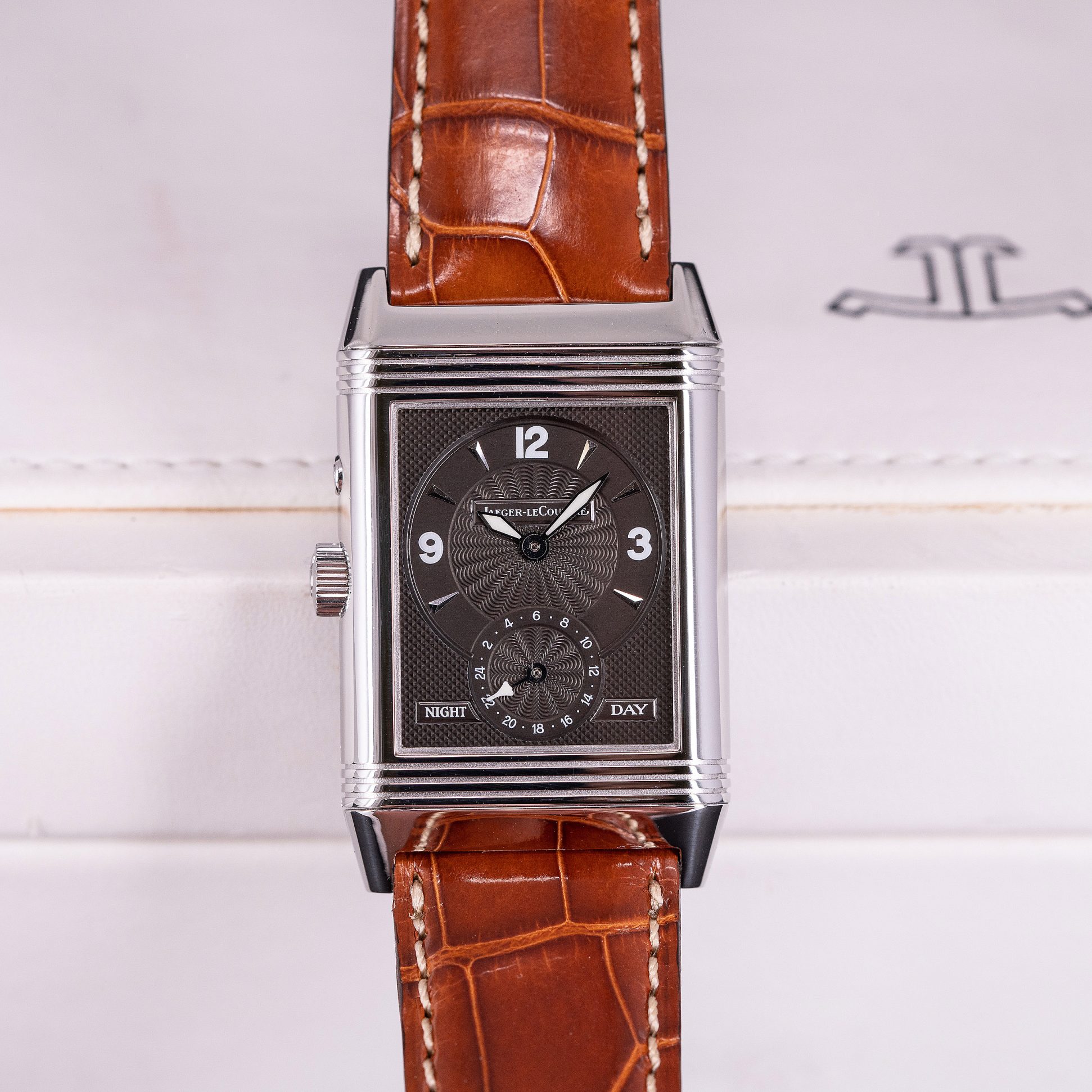 Jaeger_LeCoultre_Reverso_270.8.54-4.jpg