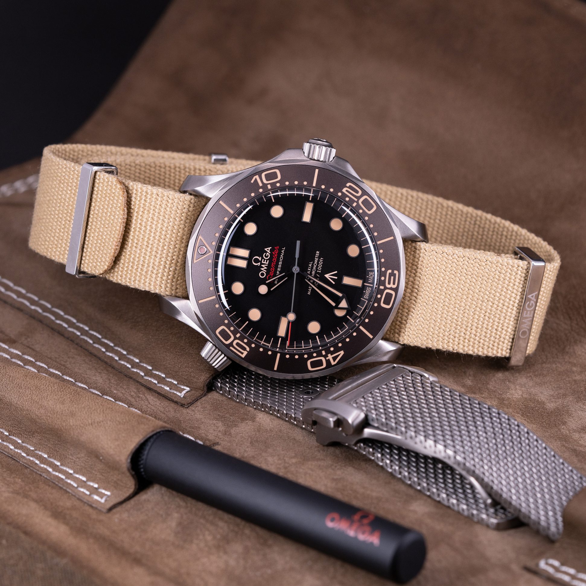 Omega-Seamaster-300-Titanium-Bond-2021-7.jpg