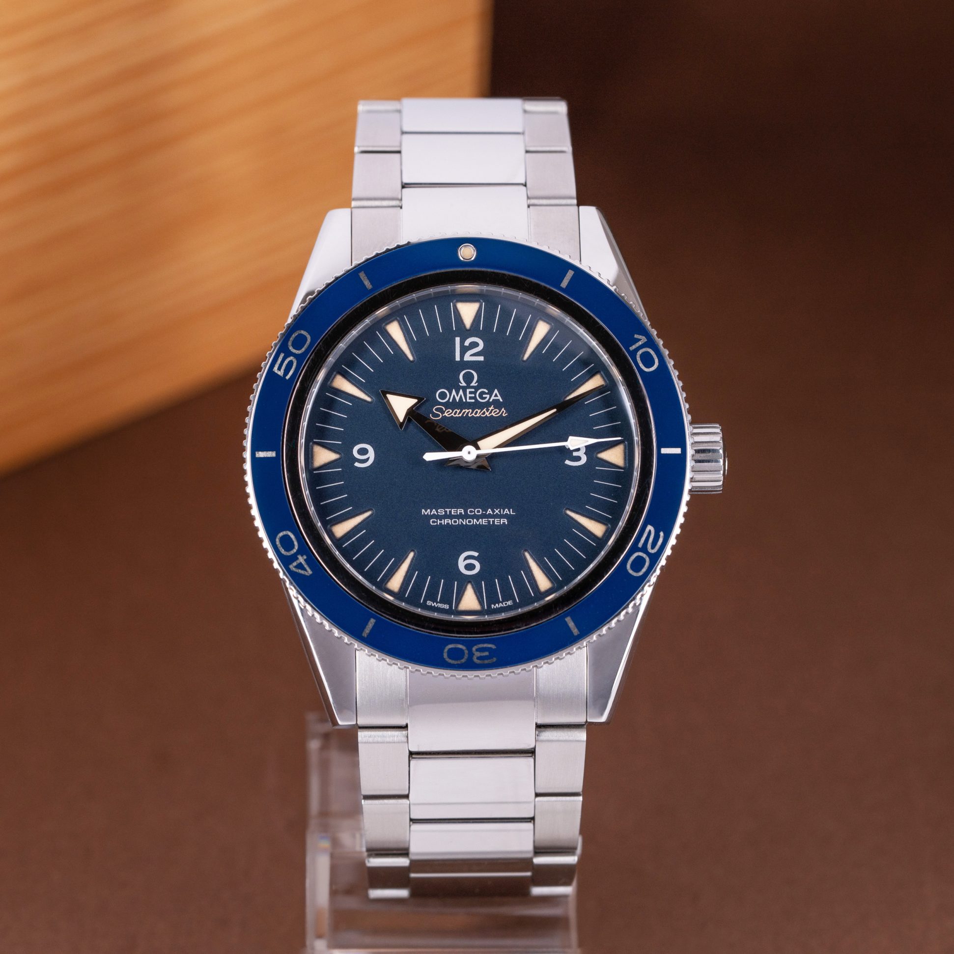 Omega-Seamaster-Co-Ax-300-Titanium-Master-Chronometer-05