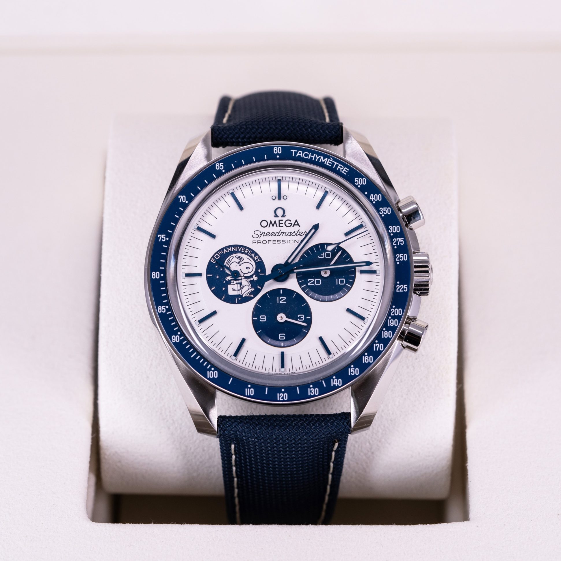 Omega-Speedmaster-50th-Silver-Snoopy-2023-2