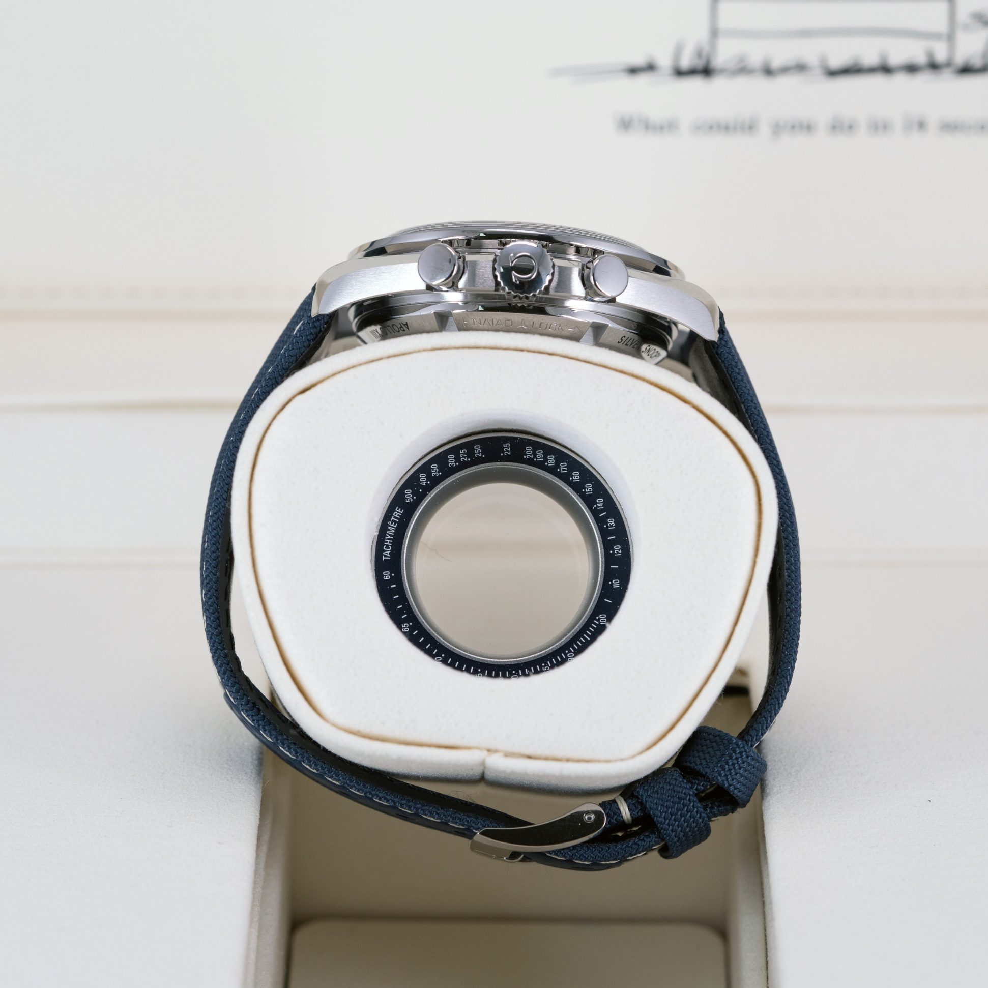 Omega-Speedmaster-50th-Silver-Snoopy-2023-6.jpg