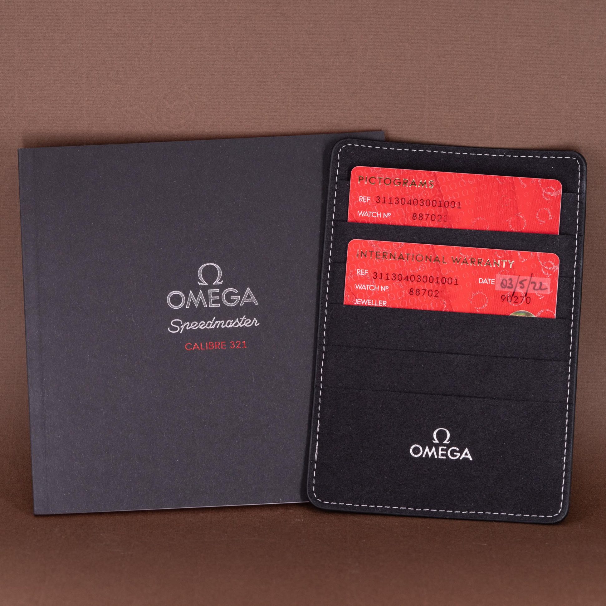 Omega-Speedmaster-Ed-White-2022-6