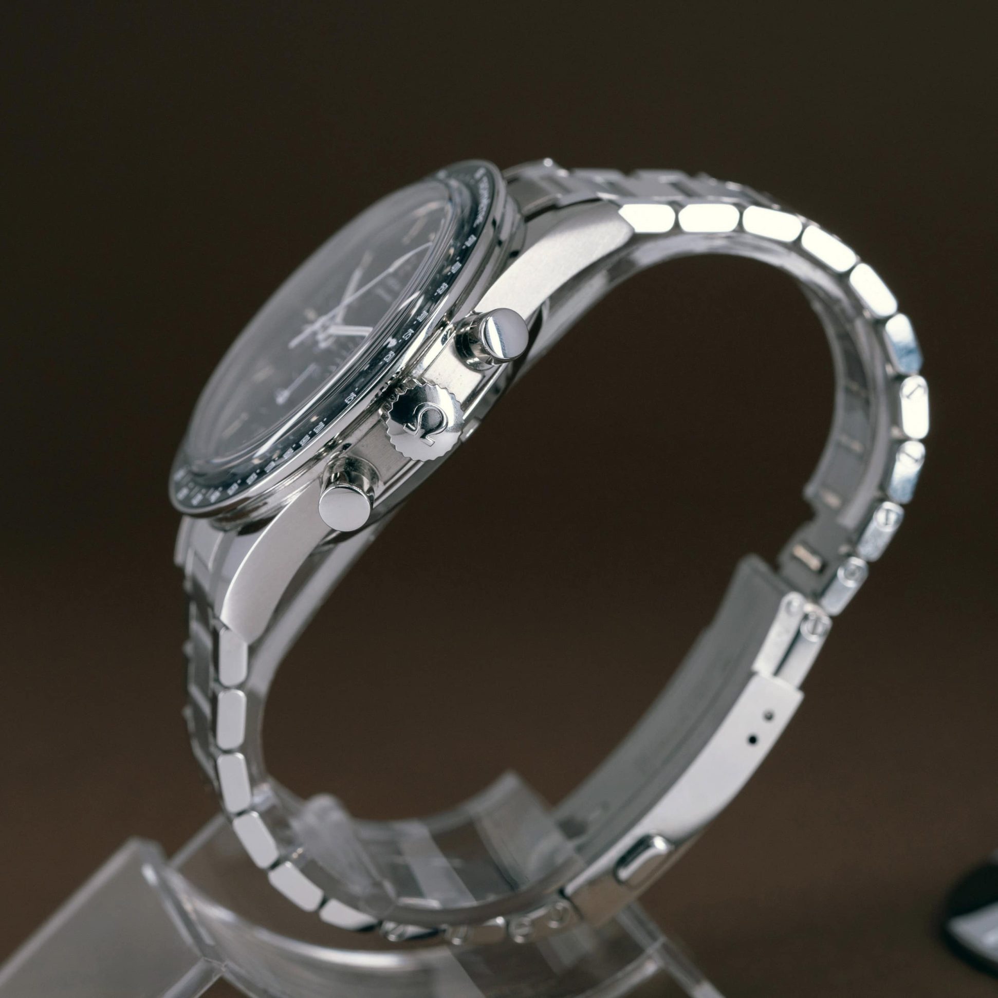 Omega-Speedmaster-Ed-White-2022-9